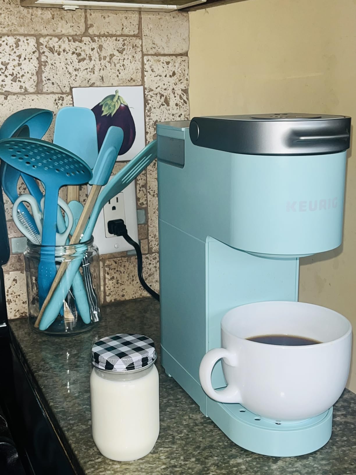 Keurig K-Mini Single Serve K-Cup Pod Coffee Maker, 6 to 12oz Brew size, with Cord Storage, Perfect for Small Spaces, Black - Customer Photo 1