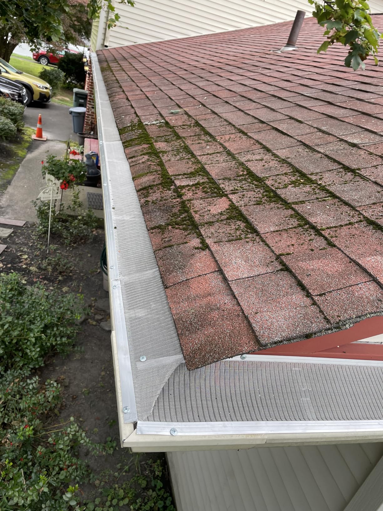 Raptor Gutter Guard – 48 FT. (Nominal) Contractor Grade Stainless Steel Micro-Mesh Gutter Guard Kit with Screws Included. Fits 5 in. Gutters and Smaller. DIY-Friendly. - Customer Photo 2