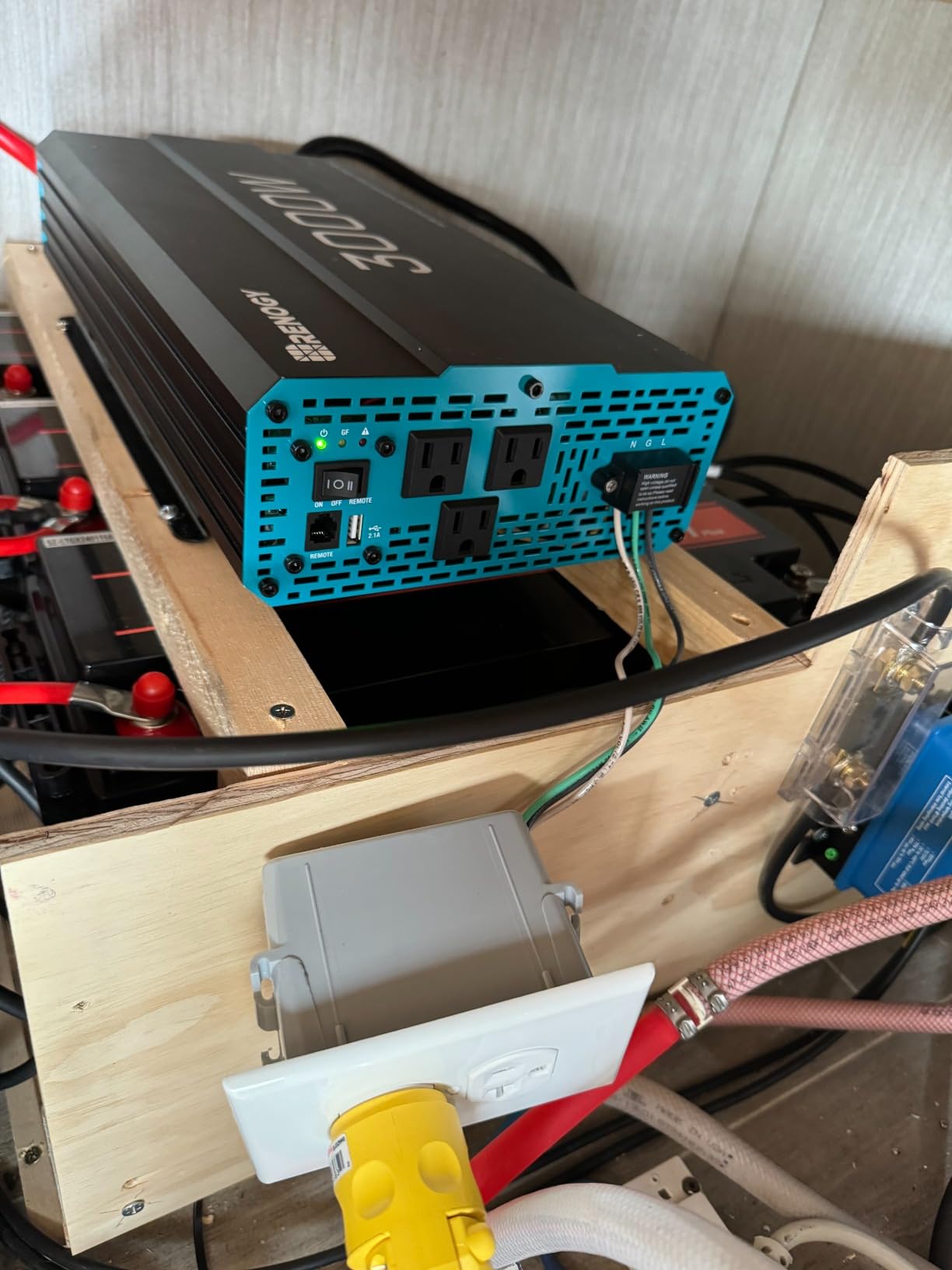 Renogy 1000W Pure Sine Wave Inverter 12V DC to 120V AC Converter for Home, RV, Truck, Off-Grid Solar Power 110V with Built-in 5V/2.1A USB Port, Hardwire Remote Controller - Customer Photo 1