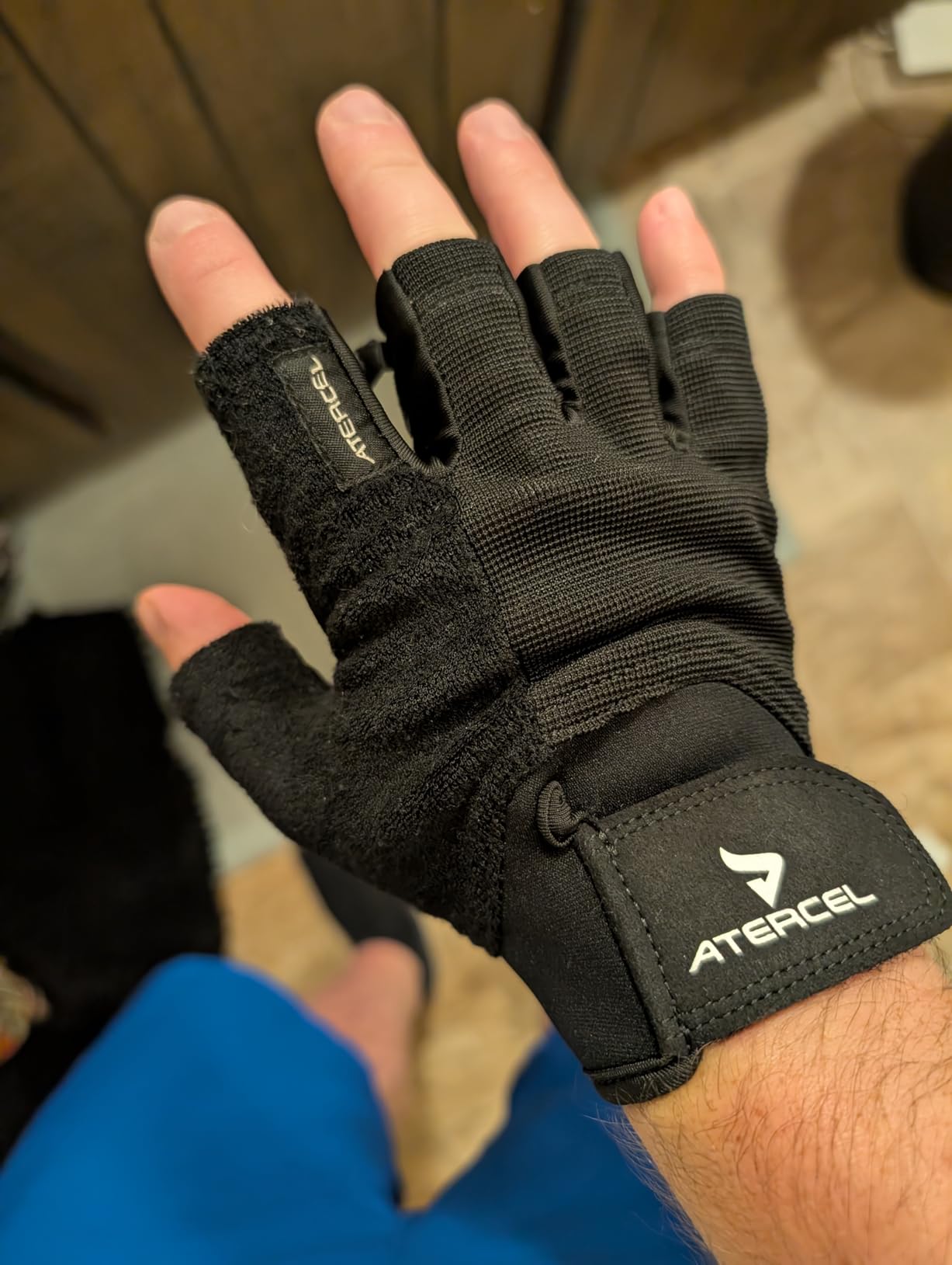 ATERCEL Workout Gloves for Men and Women, Exercise Gloves for Weight Lifting, Cycling, Gym, Training, Breathable and Snug fit - Customer Photo 1