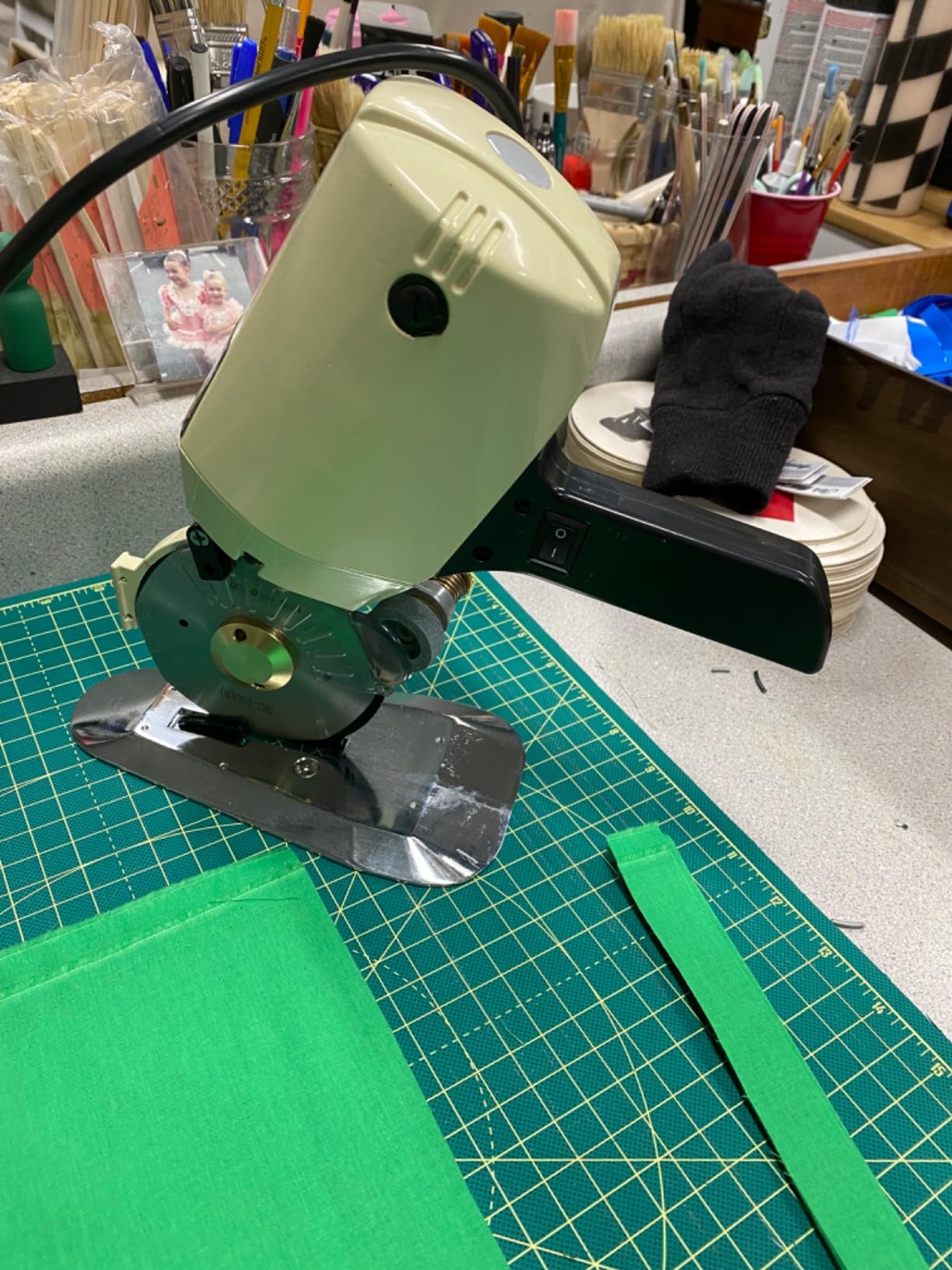 BEAMNOVA Fabric Cutter Electric Cloth Cutting Machine Roller with Extra 4 Inch Rotary Blade Hand Held Fabric Slitting Machine For Multi-Layer Clothing, Textiles, Paper, Blanket, Hat, etc - Customer Photo 2
