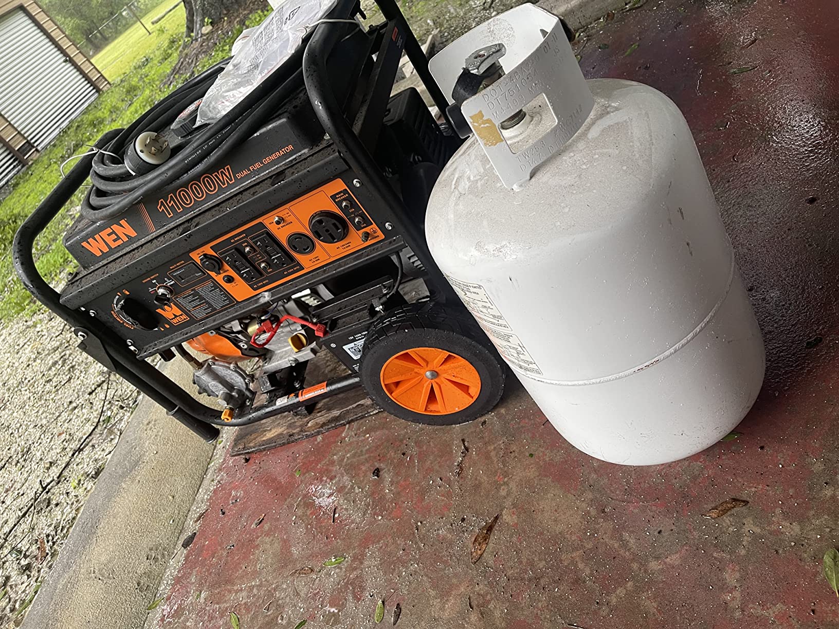 WEN 11,000-Watt 120V/240V Dual Fuel Portable Generator with Wheel Kit and Electric Start (DF1100T) - Customer Photo 2