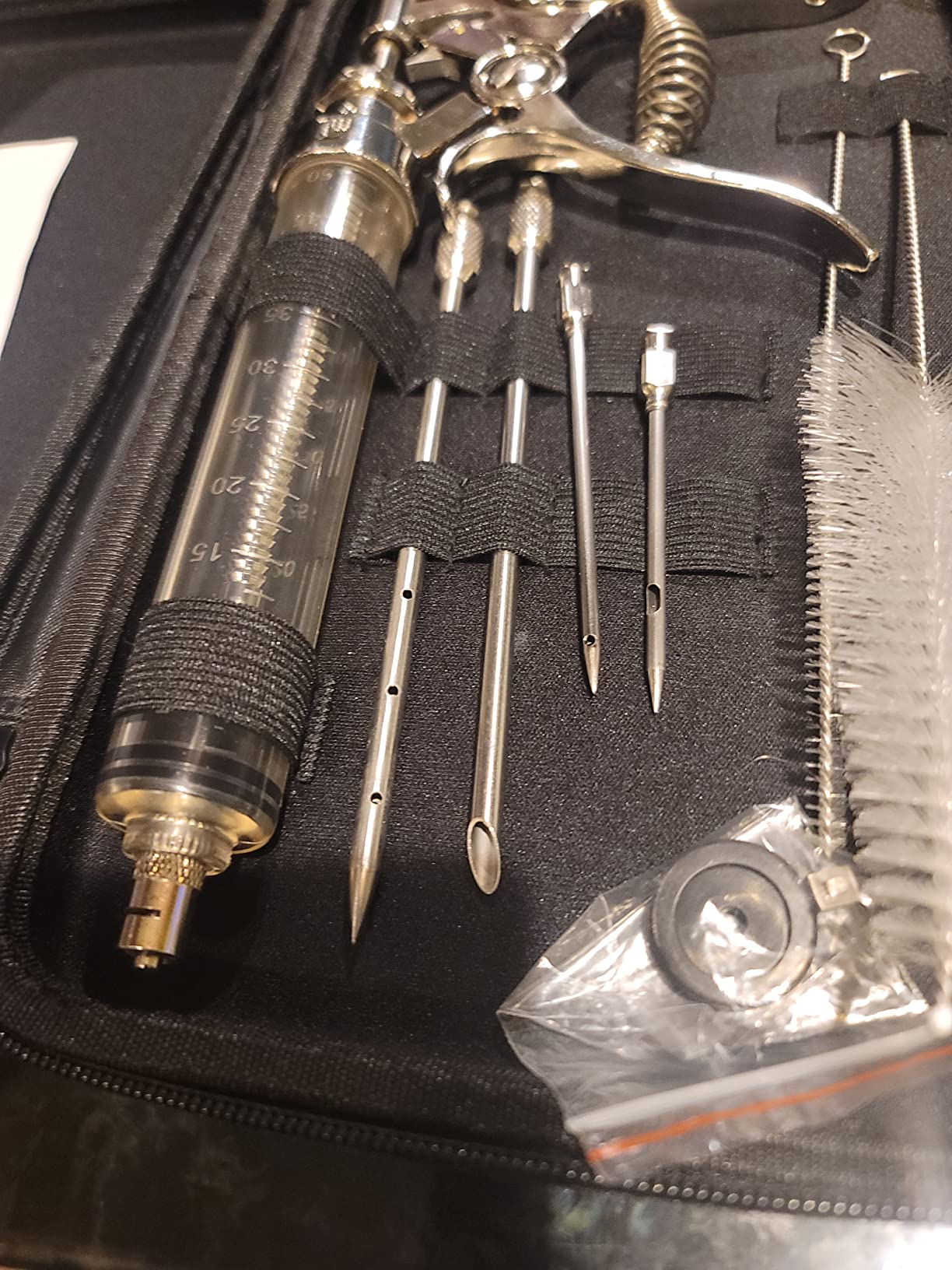 J&B Goods Professional Automatic BBQ Meat Marinade Injector Gun Kit with Case, 2 oz Large Capacity Barrel and 4 Commercial Grade Marinade Needles. - Customer Photo 2