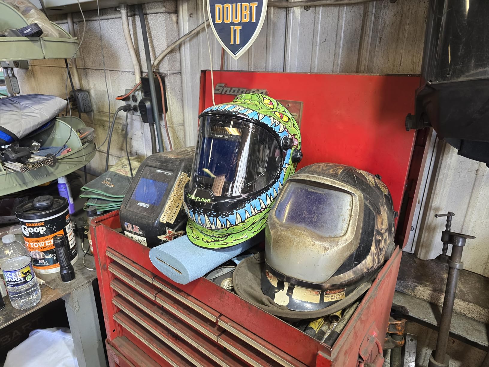 YESWELDER Auto Darkening Welding Helmet with SIDE VIEW, 180° Panoramic View, 1/1/1/1 True Color Solar Powered Welder Hood, Wide Shade 3/5-9/9-13 Welder Mask for TIG MIG ARC CUT and GRIND, LYG-Q800D - Customer Photo 1