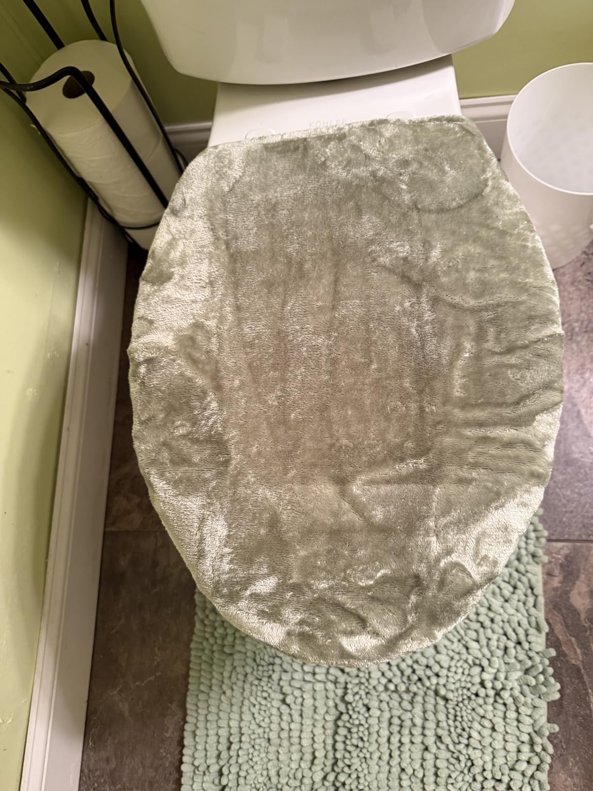 GORILLA GRIP Thick Memory Foam Bathroom Toilet Lid Seat Cover, Soft Velvet Topside, Machine Wash, Plush Cushioned Covers Fits Most Size Lids, Decorative Bath Room Accessories, 19.5x18.5, Graphite Customer Review GORILLA GRIP Thick Memory Foam Bathroom Toilet Lid Seat Cover, Soft Velvet Topside, Machine Wash, Plush Cushioned Covers Fits Most Size Lids, Decorative Bath Room Accessories, 19.5x18.5, Graphite - Customer Photo 1