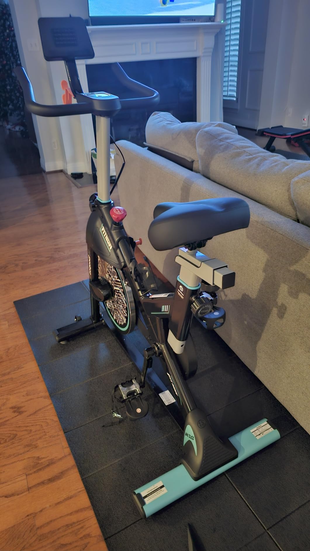 pooboo Exercise Bike, Adjustable Magnetic/Brake Pad Resistance Silent Belt Drive, Indoor Cycling Bike for Home Cardio, Fitness Stationary Bike with 350lbs/300lbs Weight Capacity &Upgraded Version Seat - Customer Photo 1