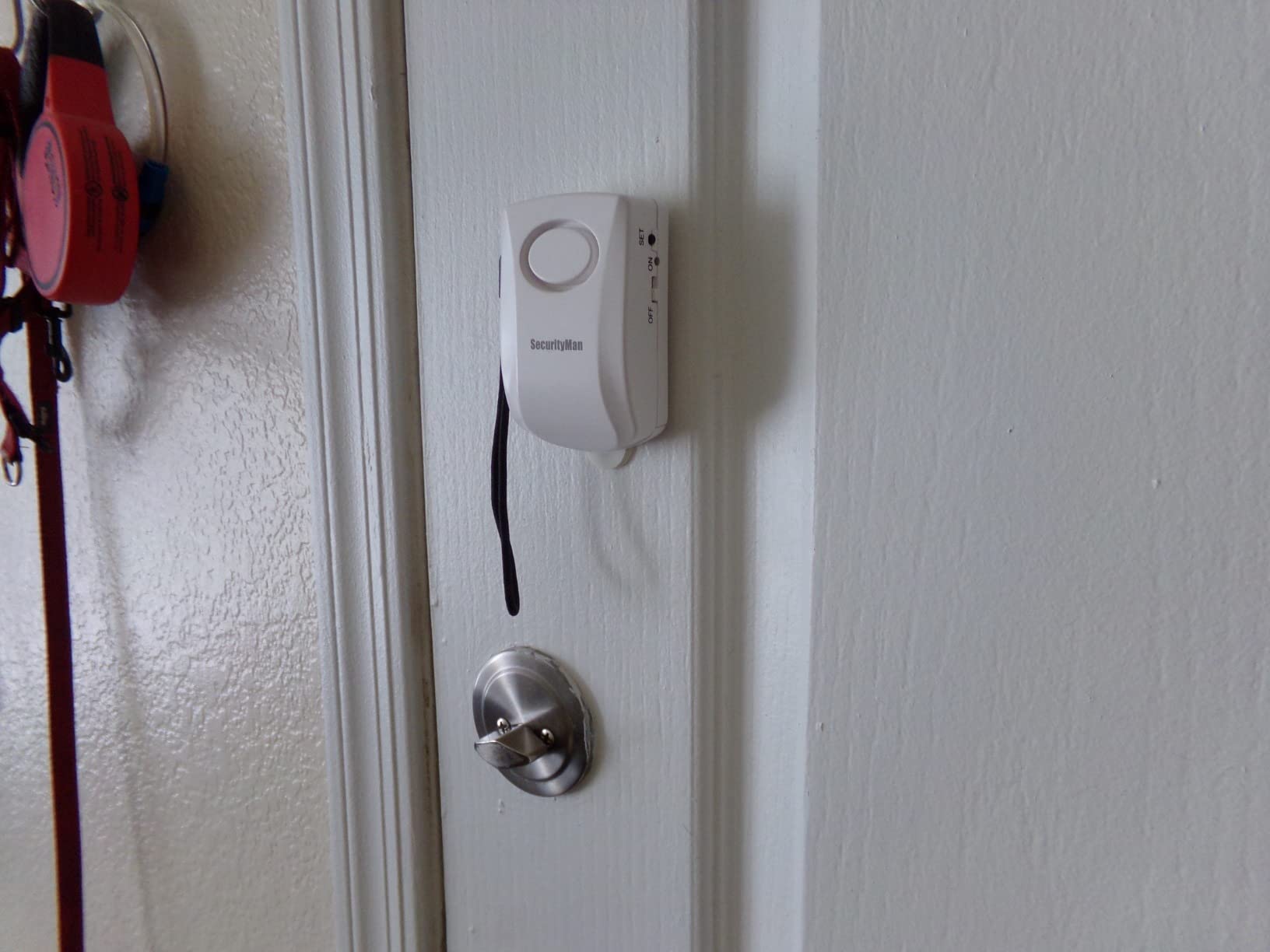 Securityman Door Handle Alarm with 130dB Vibration Triggered Portable Door Alarm - Perfect When Opening for Kids, Toddler, Elderly, Hotel, Travel, Bedroom (2 Pack Door Security) - Customer Photo 1