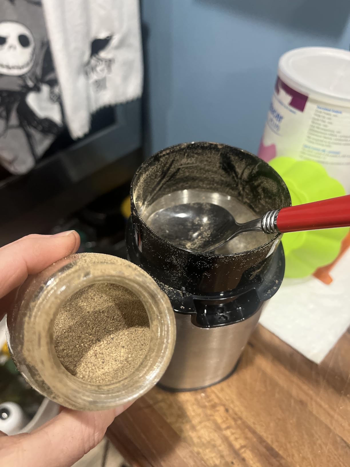 Amazon Basics Electric Coffee Grinder, Coffee Bean and Spice Grinder, With Heavy-Duty Stainless Steel Grind Blades - Customer Photo 1