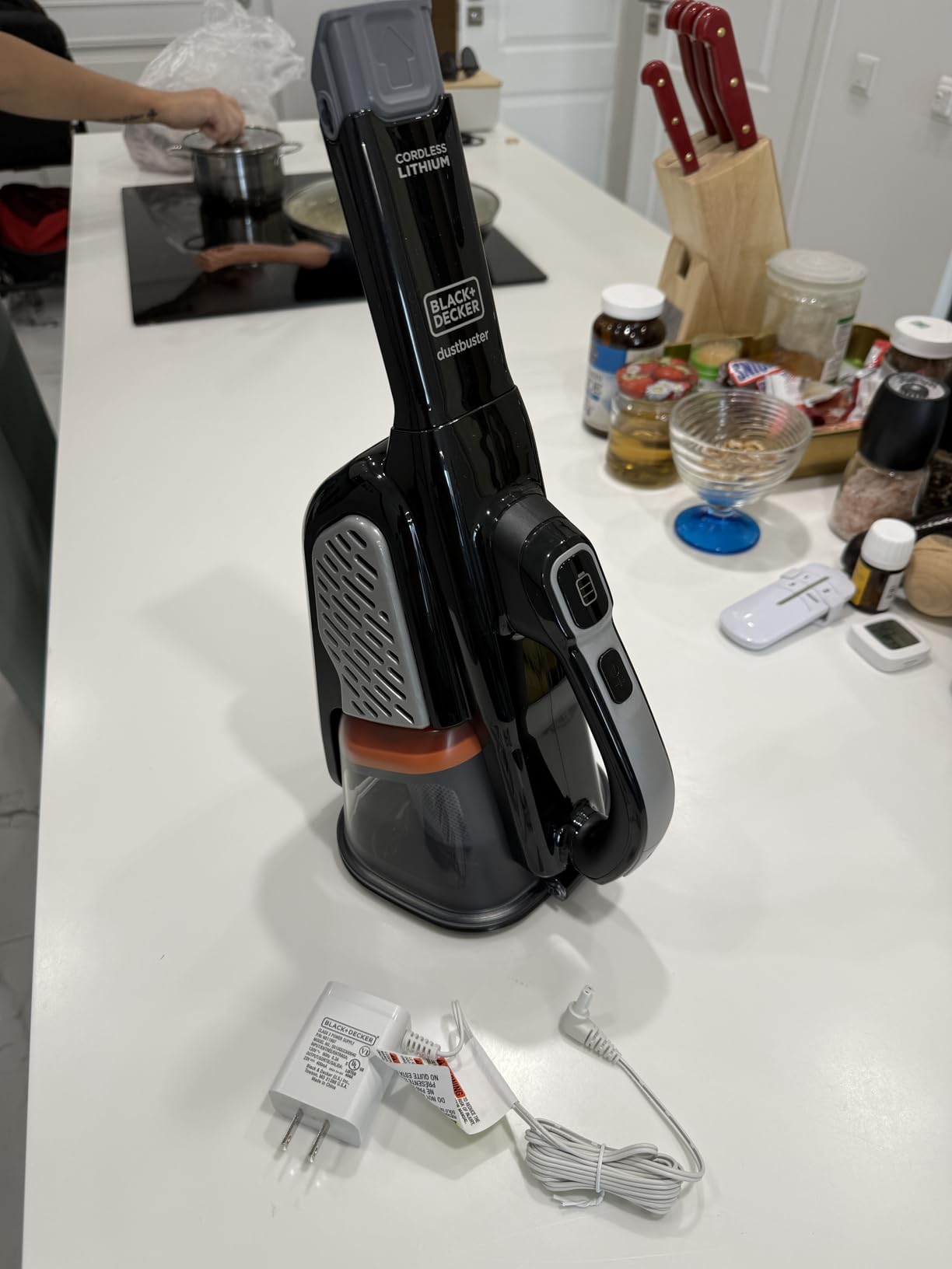 BLACK+DECKER dustbuster Portable Vacuum Cordless Handheld, Small Hand Vacuum Cleaner for Dorm Home and Car, Powerful 20V AdvancedClean+ (HHVK515J00FF) - Customer Photo 1