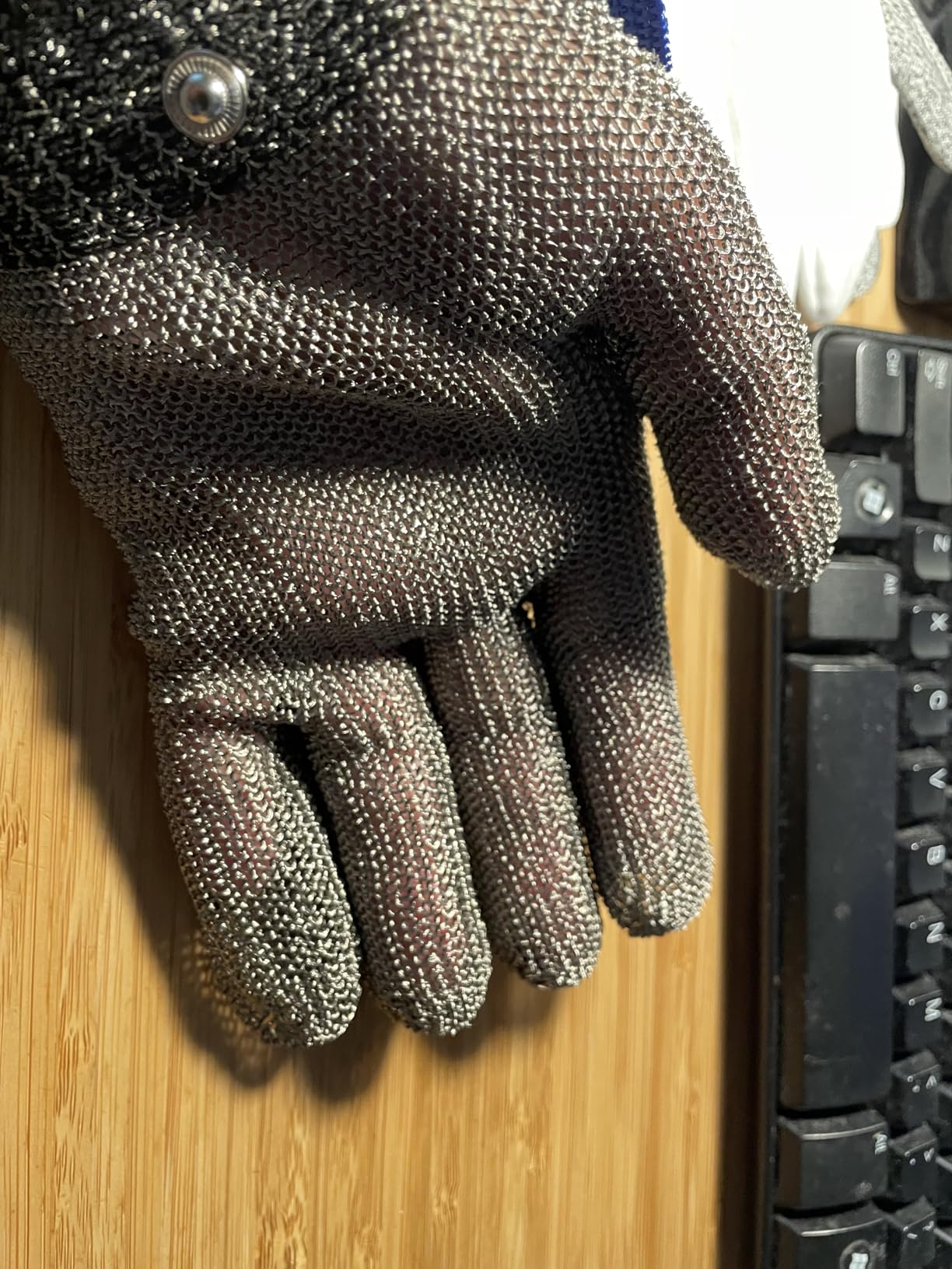 Schwer SlicePro ANSI A9 Cut Resistant Glove PR1706, Stainless Steel Mesh Metal Glove, Food Grade for Kitchen Cooking, Butcher Meat Cutting, Oyster Shucking, Mandoline, Fishing, Non-PFAS(L, 1 Pair) - Customer Photo 2