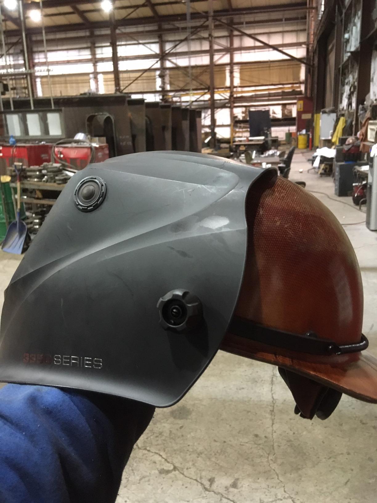 Lincoln Electric K3034-4 VIKING 3350 Auto Darkening Welding Helmet with 4C Lens Technology, Matte Black, extra large - Customer Photo 1