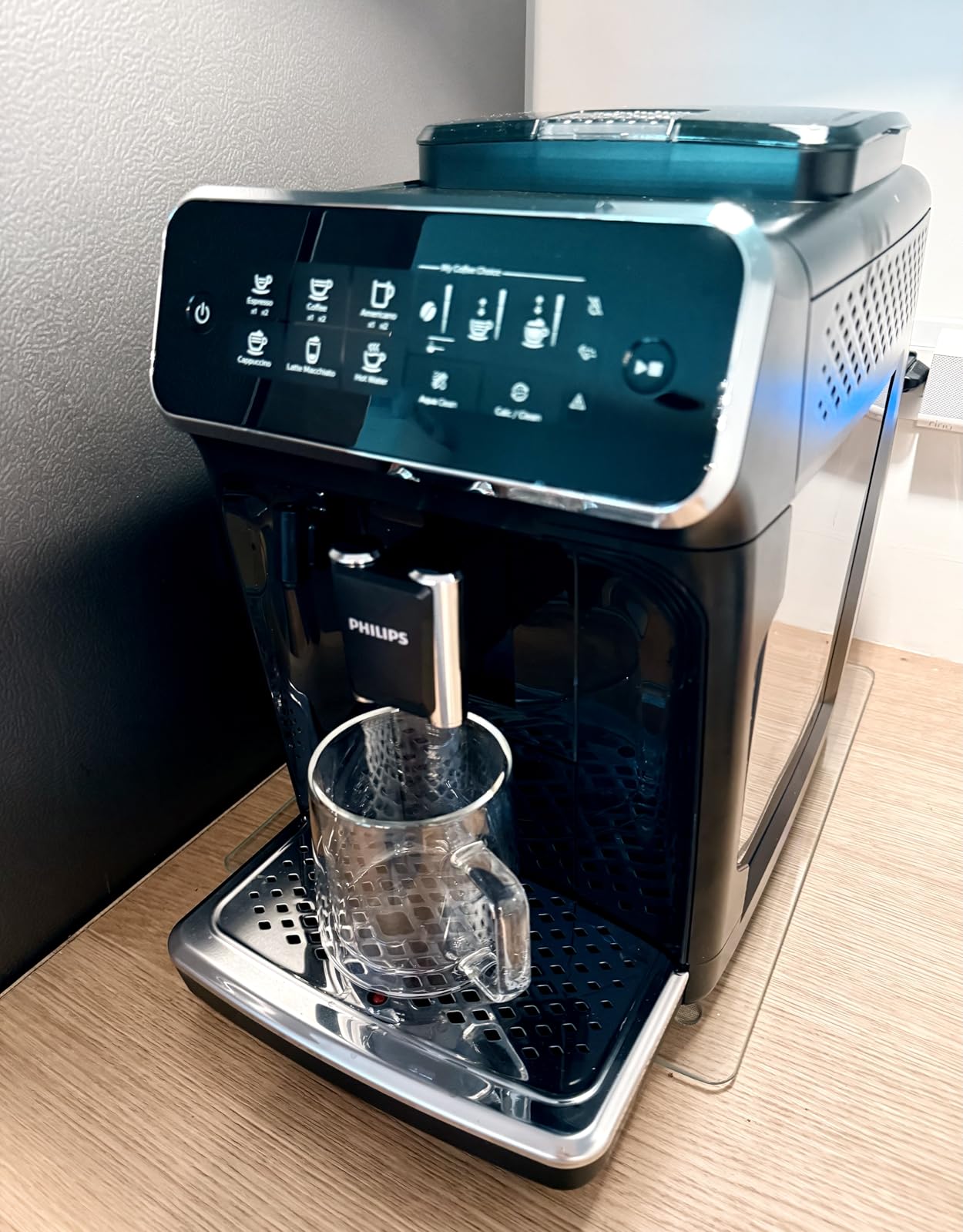 Philips 3200 Series Fully Automatic Espresso Machine, LatteGo Milk Frother, 5 Coffee Varieties, Intuitive Touch Display, 100% Ceramic Grinder, AquaClean Filter, My Coffee Choice, Black (EP3241/54) - Customer Photo 1