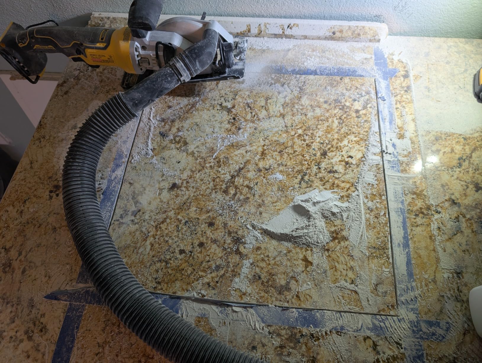 DEWALT ATOMIC 20V MAX* Circular Saw, 4-1/2-Inch, Tool Only - Customer Photo 2