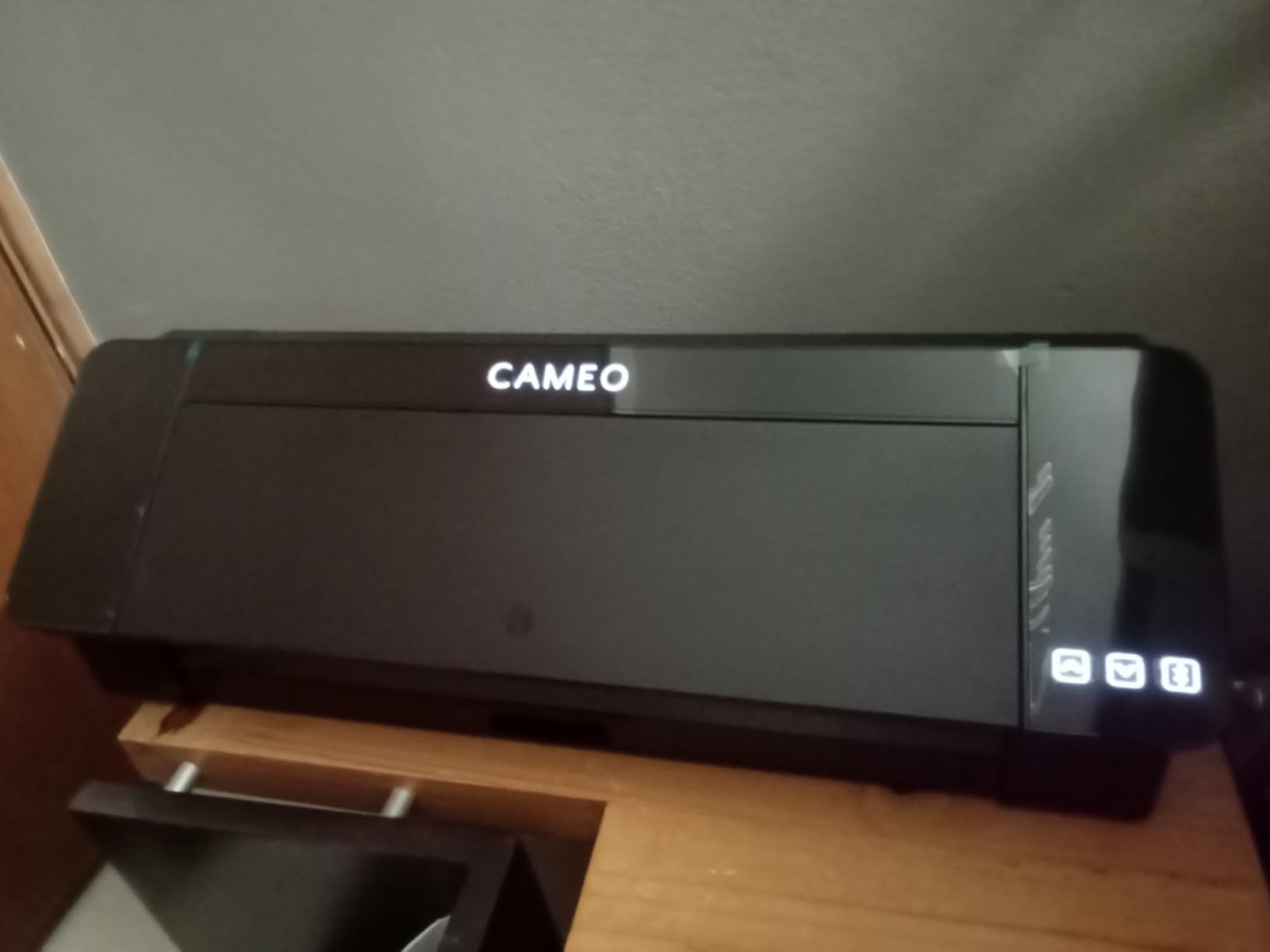 Silhouette Cameo 4 with Bluetooth, 12x12 Cutting mat, AutoBlade 2, 100 Designs and Silhouette Studio Software - Black Edition - Customer Photo 1