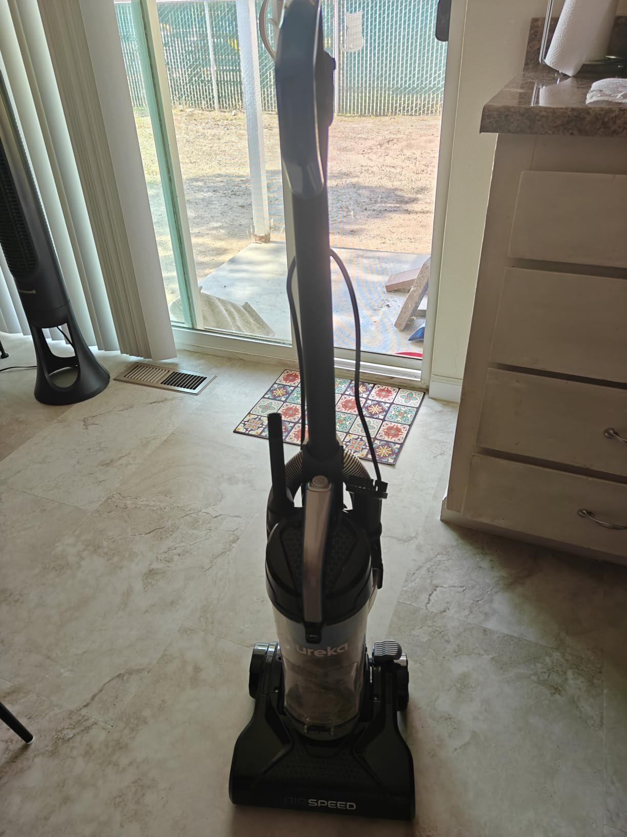Eureka Airspeed Ultra-Lightweight Compact Bagless Upright Vacuum Cleaner, NEU10AE4, Green - Customer Photo 1