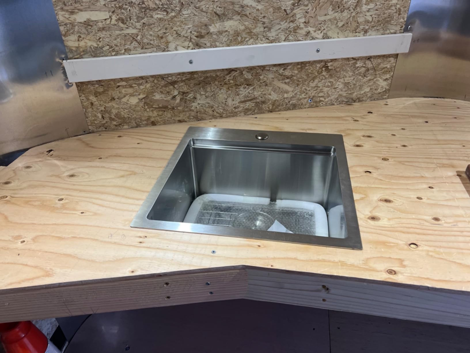 Hotis Black Farmhouse Sink, 33 Inch Farm Sink, Apron-Front 304 Stainless Steel Farmhouse Kitchen Sinks, Undermount Single Bowl Undermount With Dish Grid Customer Review Hotis Black Farmhouse Sink, 33 Inch Farm Sink, Apron-Front 304 Stainless Steel Farmhouse Kitchen Sinks, Undermount Single Bowl Undermount With Dish Grid - Customer Photo 1