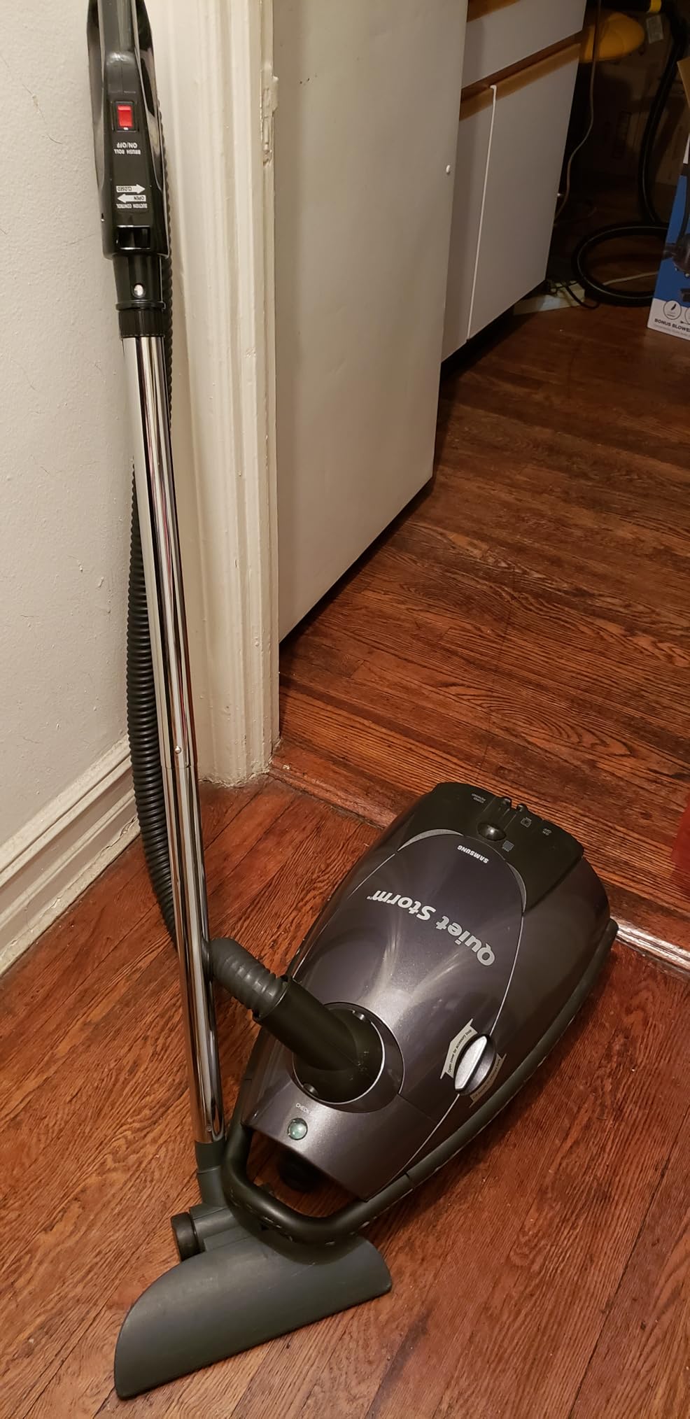 Eureka 3670M Canister Cleaner, Lightweight Powerful Vacuum for Carpets and Hard floors, w/ 5bags, Yellow - Customer Photo 1