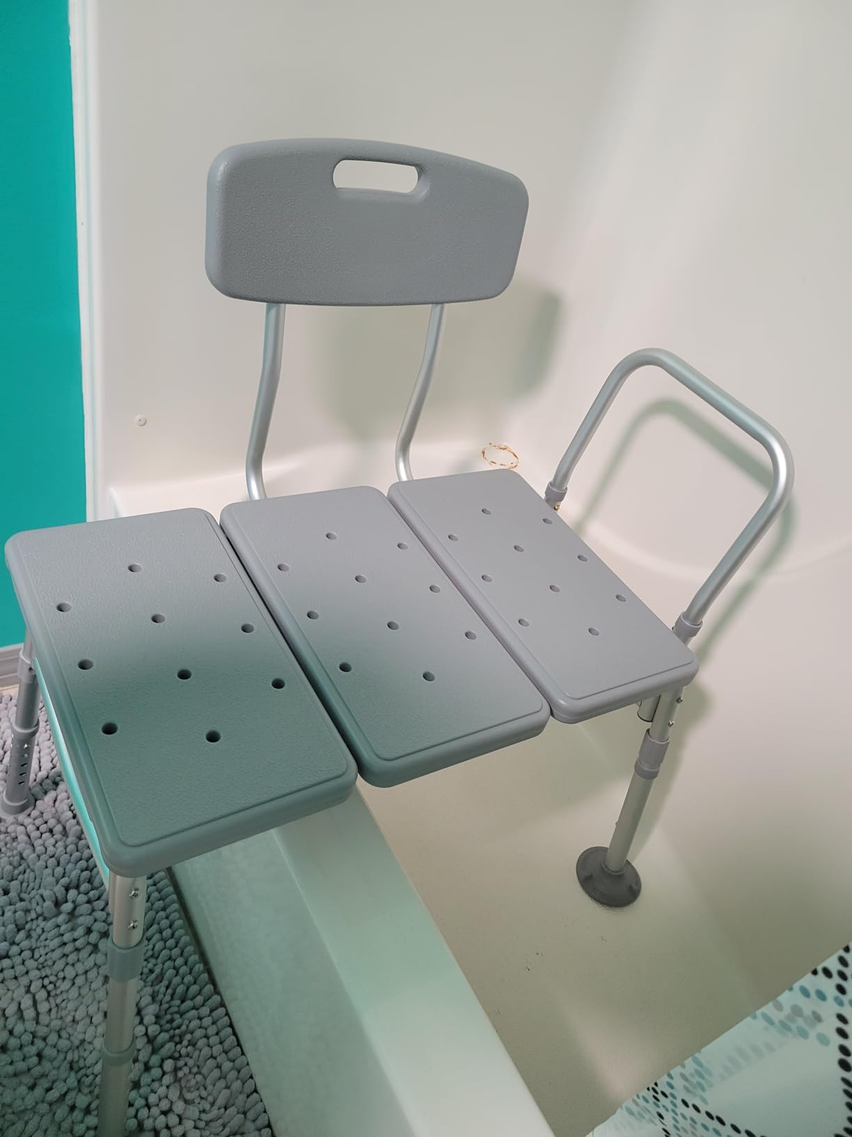 Medline Transfer Bench for Bathtubs and Showers, Adjustable Shower Bench and Bath Seat For Seniors and adults, Slip-resistant Feet, Heavy-Duty 400 lb. Weight Capacity, Tool-Free Assembly - Customer Photo 2
