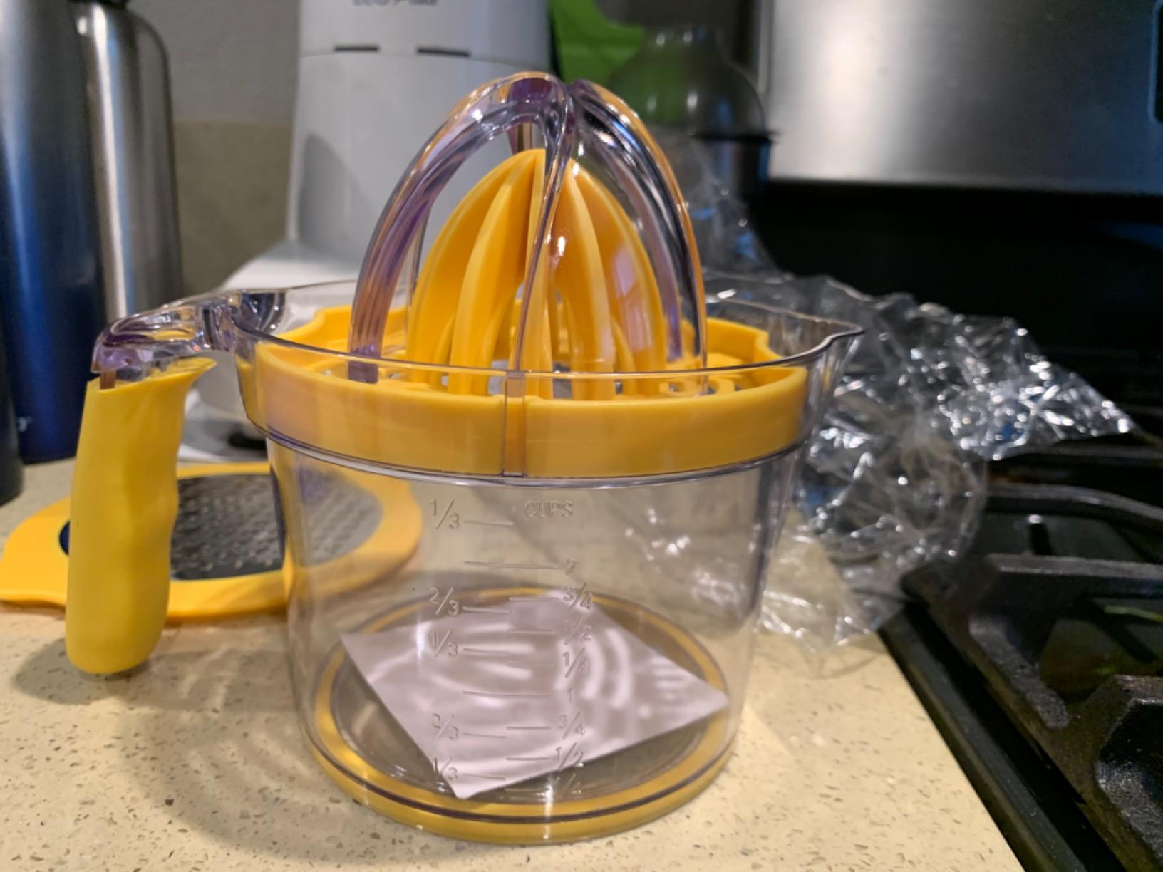 Citrus Lemon Orange Juicer Manual Hand Squeezer, Fruit Juicer Lime Press with Built-in Measuring Cup and Grater and Egg separator - Customer Photo 1