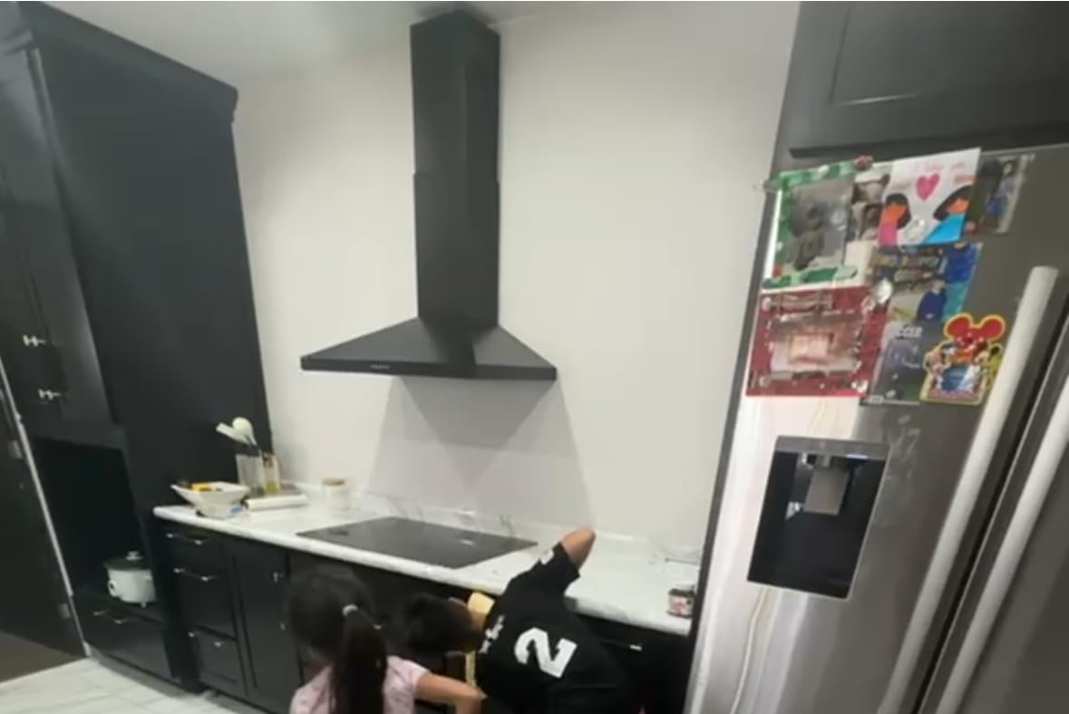 FIREGAS Range Hood 30 Inch, Stainless Steel Wall Mount Kitchen Hood 450 CFM with 3 Speed Exhaust Fan, Ducted/Ductless Convertible, Stove Vent Hood for Kitchen with Aluminium Mesh and Charcoal Filters Customer Review FIREGAS Range Hood 30 Inch, Stainless Steel Wall Mount Kitchen Hood 450 CFM with 3 Speed Exhaust Fan, Ducted/Ductless Convertible, Stove Vent Hood for Kitchen with Aluminium Mesh and Charcoal Filters - Customer Photo 1