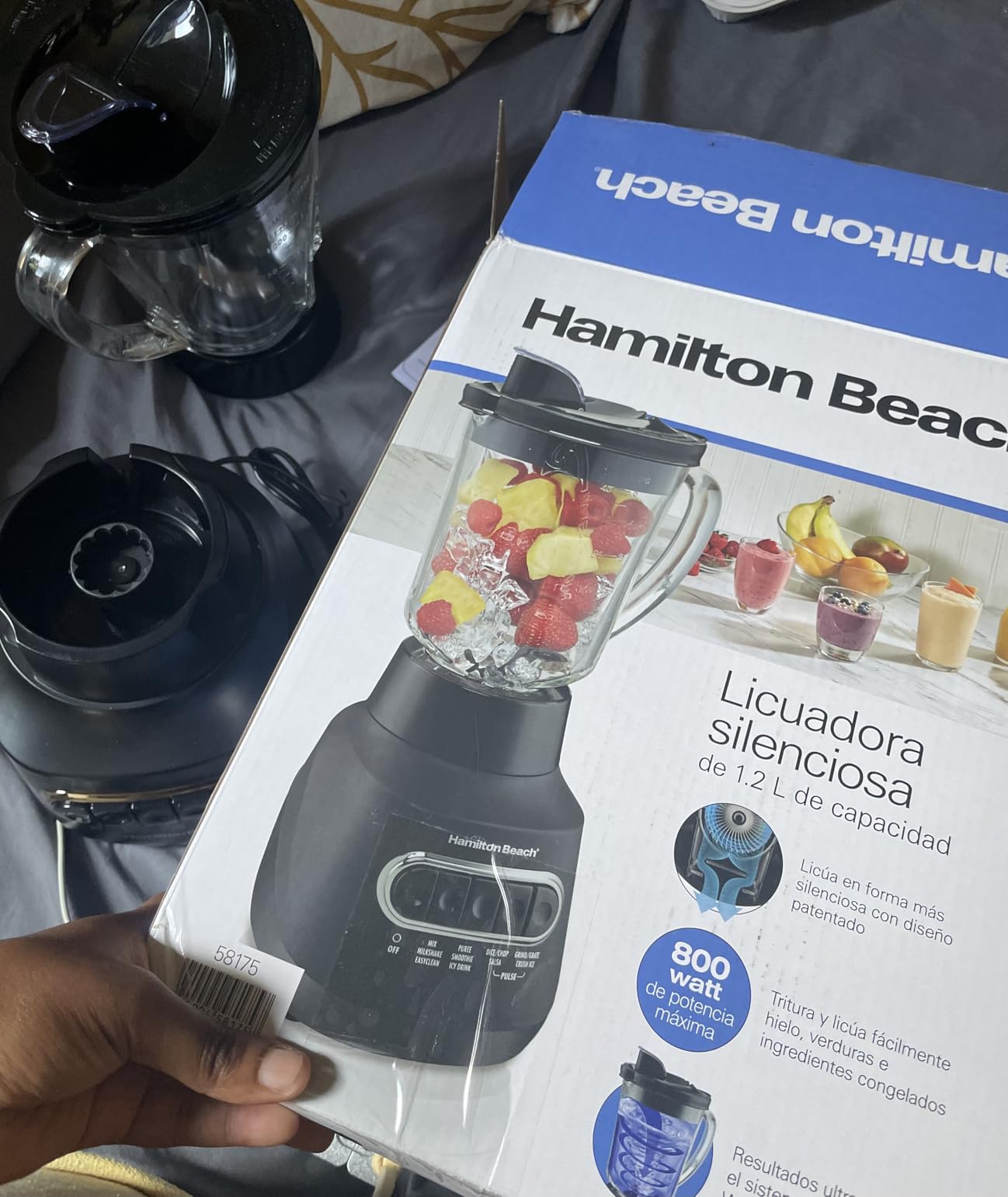 Hamilton Beach Wave Action Blender for Smoothies, Stainless Steel Ice Sabre Blades, 40oz Glass Jar, 800 Watts, Quiet Design, Black (58175) - Customer Photo 1