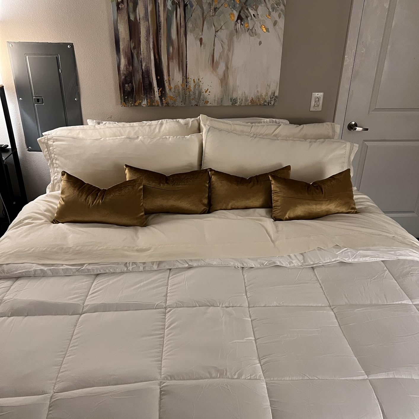 Utopia Bedding Bed Pillows for Sleeping Queen Size (White), Set of 2, Cooling Hotel Quality, Gusseted Pillow for Back, Stomach or Side Sleepers - Customer Photo 1