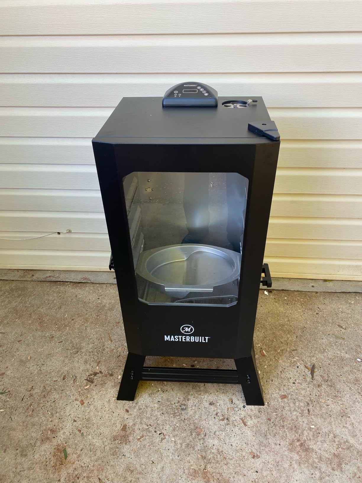 Masterbuilt® 30-inch Digital Electric Vertical BBQ Smoker with Leg Kit, Side Wood Chip Loader and 710 Cooking Square Inches in Black, Model MB20070421 - Customer Photo 1