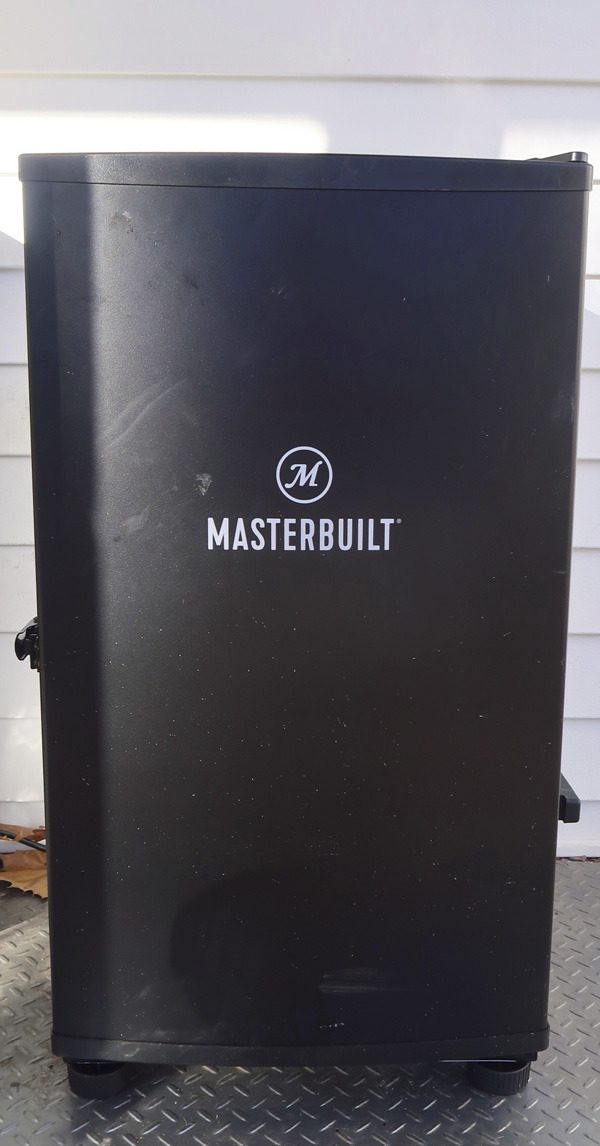 Masterbuilt® 30-inch Digital Electric Vertical BBQ Smoker with Leg Kit, Side Wood Chip Loader and 710 Cooking Square Inches in Black, Model MB20070421 - Customer Photo 2