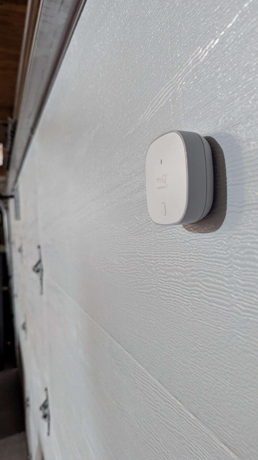 CHAMBERLAIN Smart Garage Control - Wireless Garage Hub and Sensor with Wifi & Bluetooth - Smartphone Controlled, myQ-G0401-ES, White - Customer Photo 1