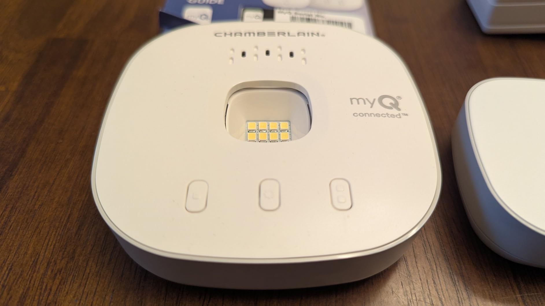 CHAMBERLAIN Smart Garage Control - Wireless Garage Hub and Sensor with Wifi & Bluetooth - Smartphone Controlled, myQ-G0401-ES, White - Customer Photo 2