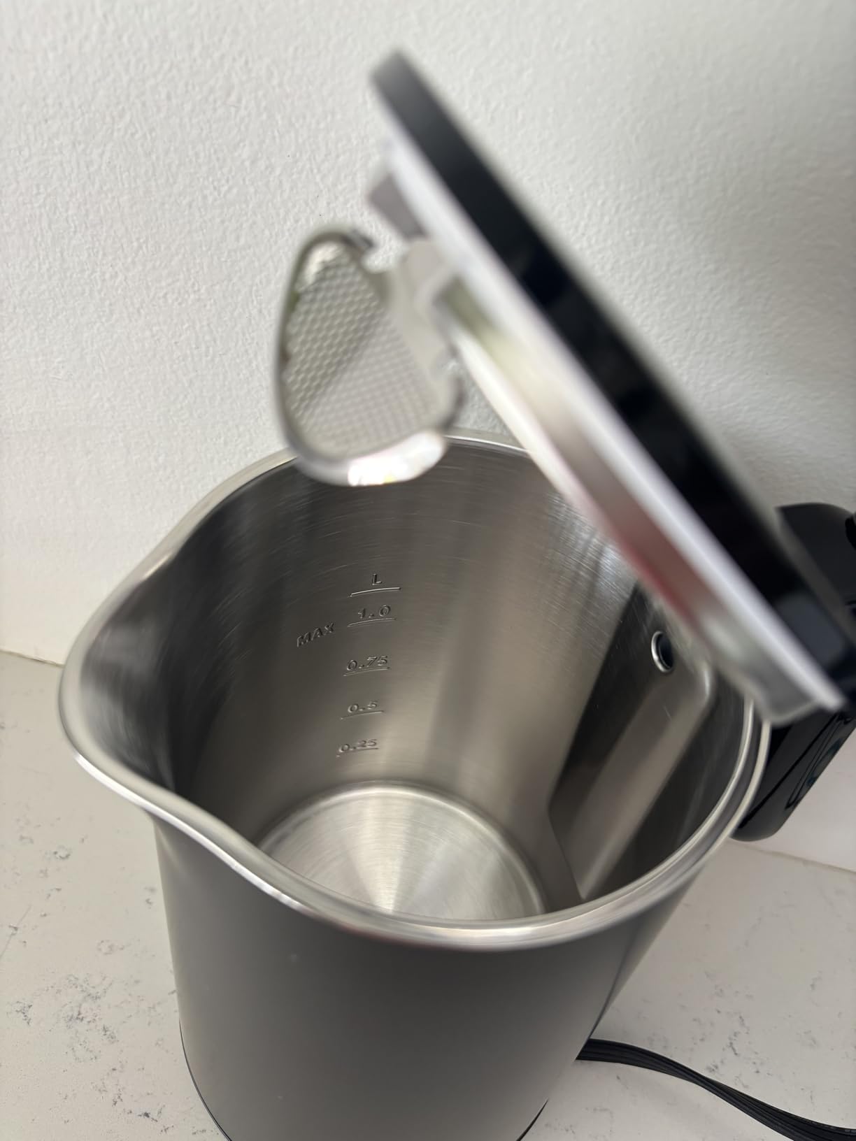 ZWILLING Enfinigy Cool Touch 1.5-Liter Electric Kettle Pro, Cordless Tea Kettle & Hot Water, Black - Customer Photo 1