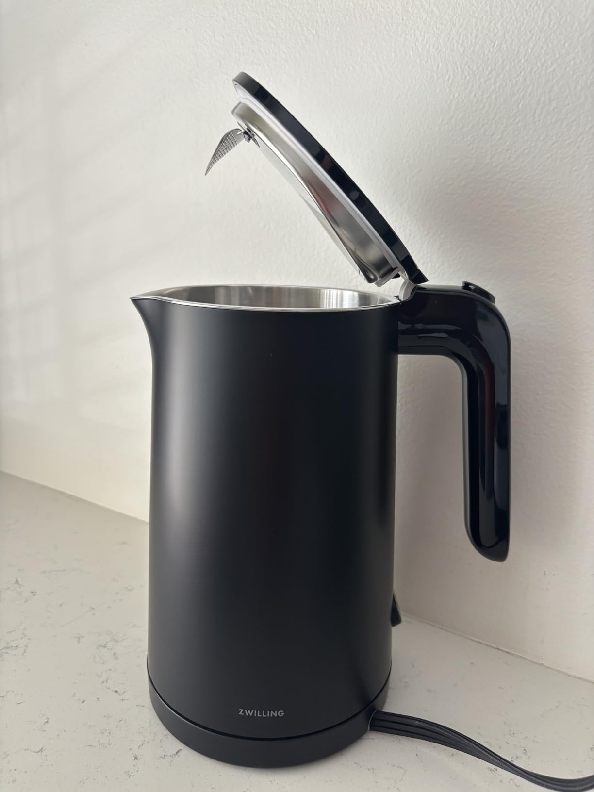ZWILLING Enfinigy Cool Touch 1.5-Liter Electric Kettle Pro, Cordless Tea Kettle & Hot Water, Black - Customer Photo 2