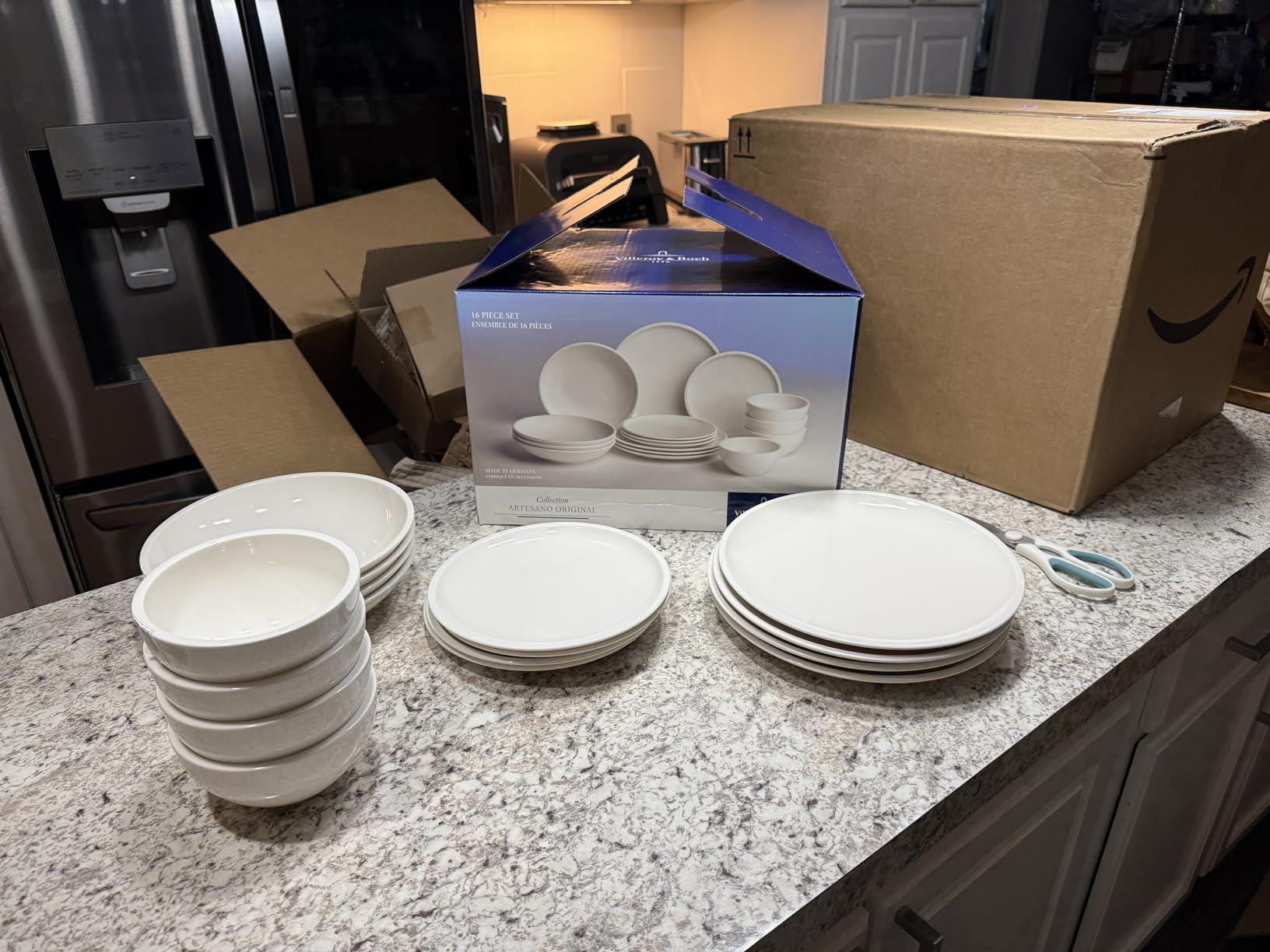 Villeroy & Boch Artesano Original 16-Piece Dinnerware Set, Service for 4, Dinner and Salad Plates, Pasta and Rice Bowls, Premium Porcelain, Made in Germany, Microwave and Dishwasher Safe, Creamy White - Customer Photo 1