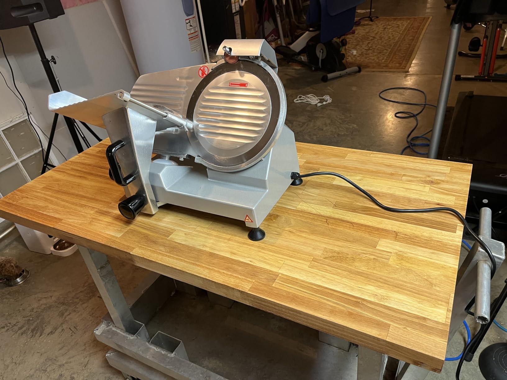 VEVOR Commercial Meat Slicer, 10 inch Electric Food Slicer, 240W Frozen Meat Deli Slicer, Premium Chromium-plated Steel Blade Semi-Auto Meat Slicer For Commercial and Home use - Customer Photo 1