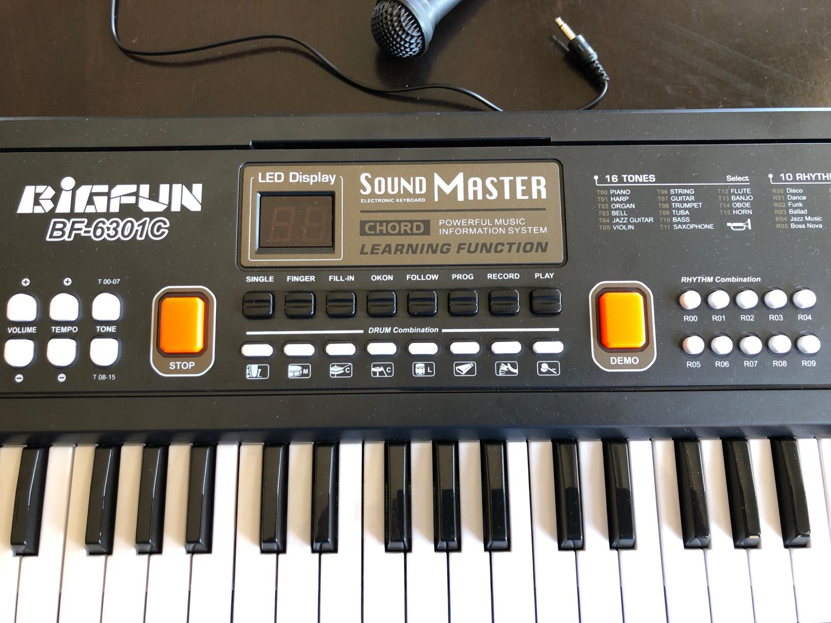 M SANMERSEN Kids Music Keyboard, 61-Key Portable Electronic Piano Toy with Microphone, Teaching Tool for Beginners, Ages 3-12, Black - Customer Photo 2