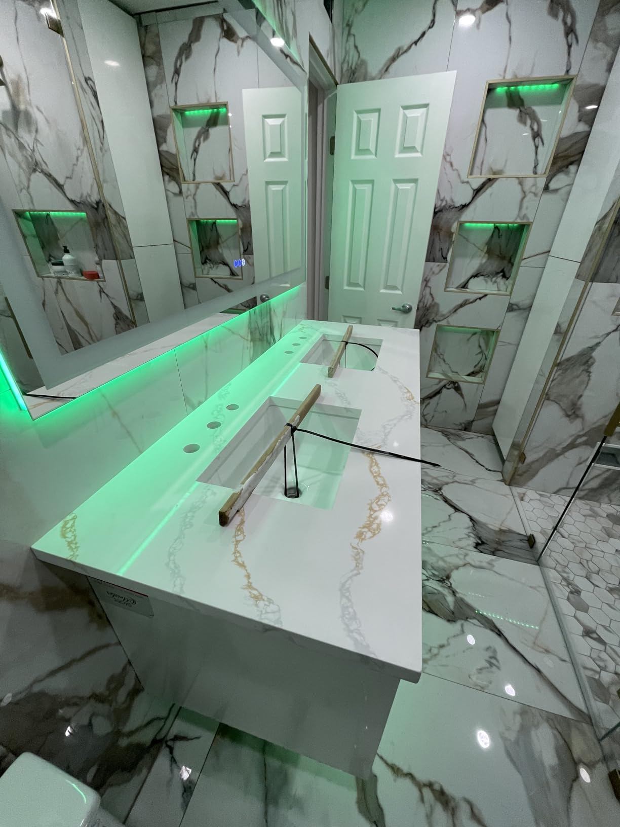 18 Inch Undermount Bathroom Sink Small Rectangle Undermount Sink White Ceramic Under Counter Bathroom Sinks with Overflow (18.3 18 Inch Undermount Bathroom Sink Small Rectangle Undermount Sink White Ceramic Under Counter Bathroom Sinks with Overflow (18.3