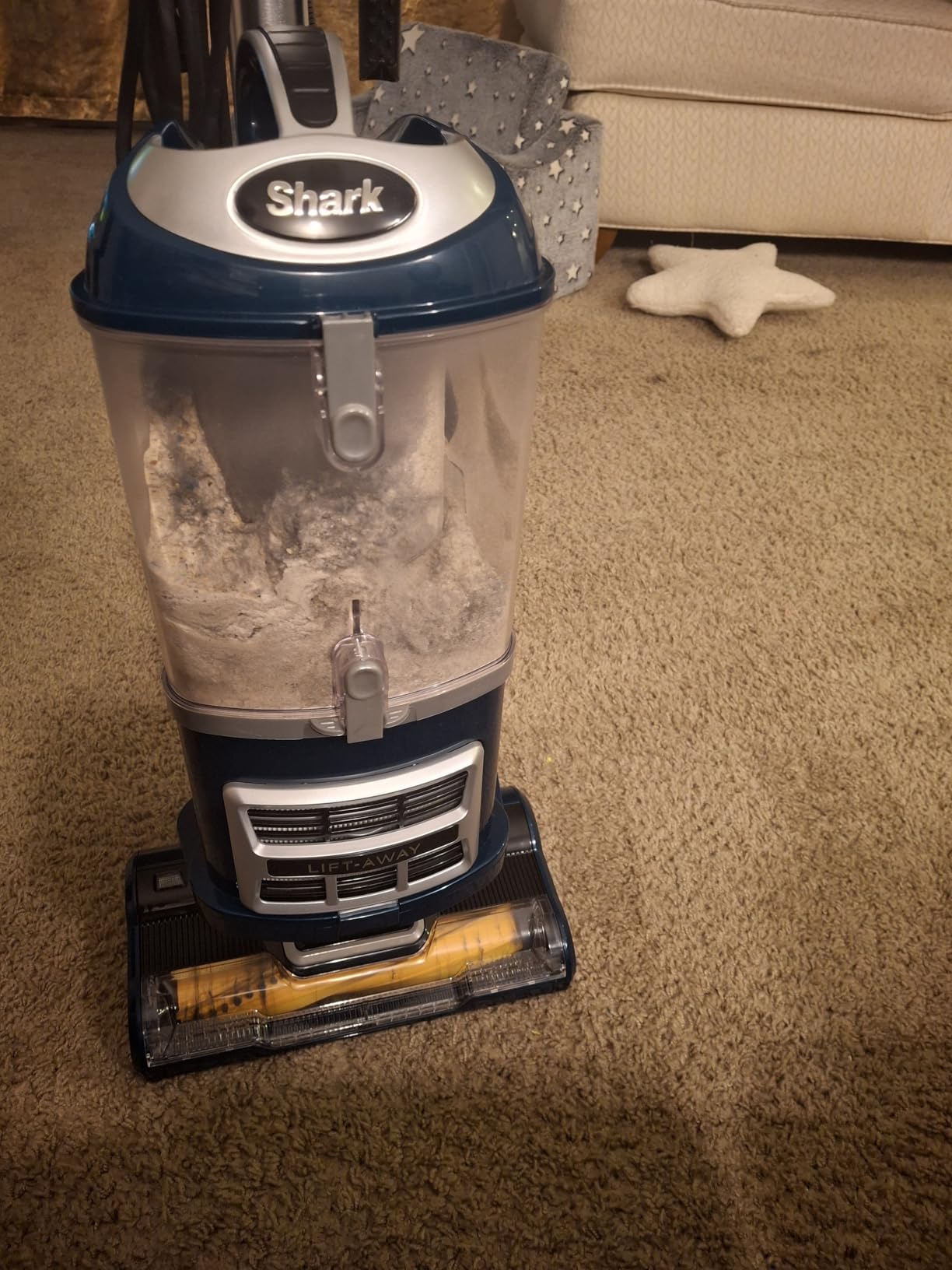 Shark Upright Vacuum, Navigator Lift-Away with Self-Cleaning Brushroll, HEPA Filter, Swivel Steering, Upholstery Tool & Pet Crevice Tool, Perfect for Pets & Multi-Surface, Teal, ZU503AMZ customer photo 2
