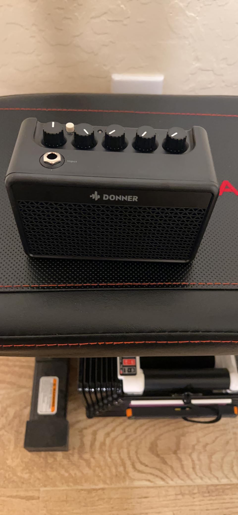Donner Mini Guitar Amp Small Electric Amplifier 5W Portable, Practice Guitar Combo Amp DA-10 - Customer Photo 1