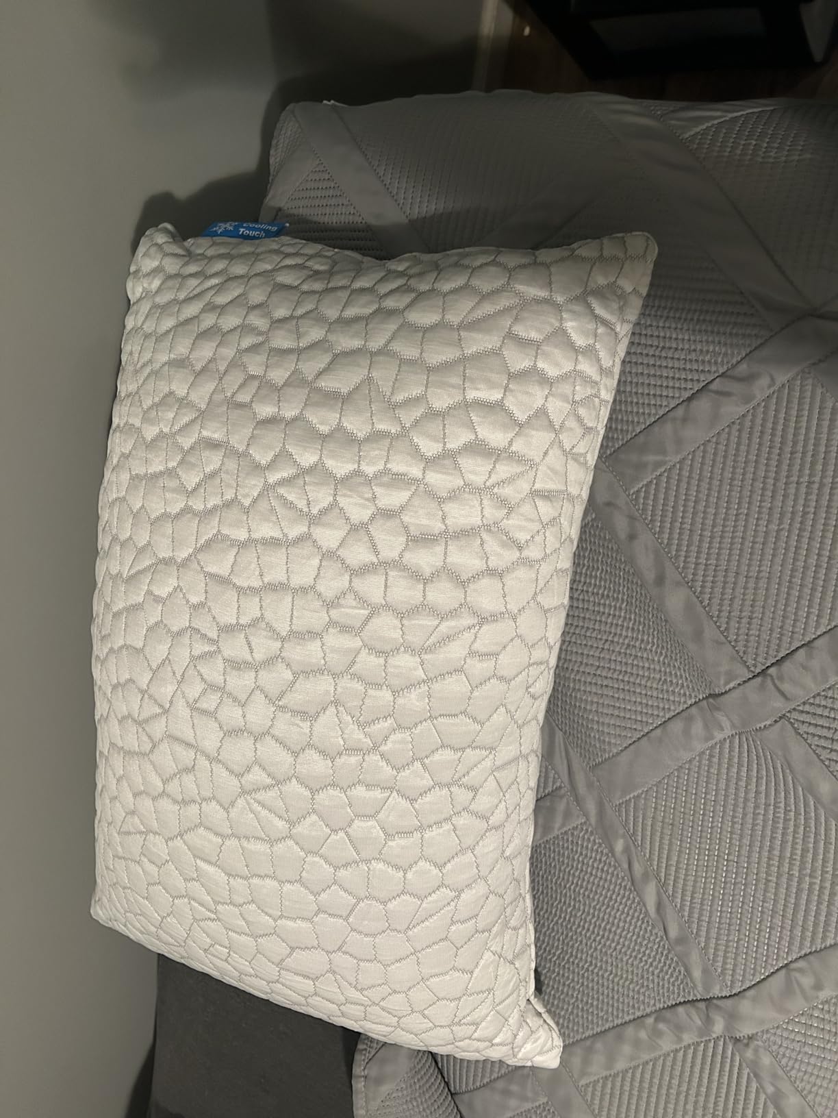 QUTOOL Cooling Bed Pillows for Sleeping Shredded Memory Foam King Pillows 2 Pack Gel Pillows King Size Set of 2, Support Yet Soft Adjustable Pillow for Side, Back Sleepers - Customer Photo 3
