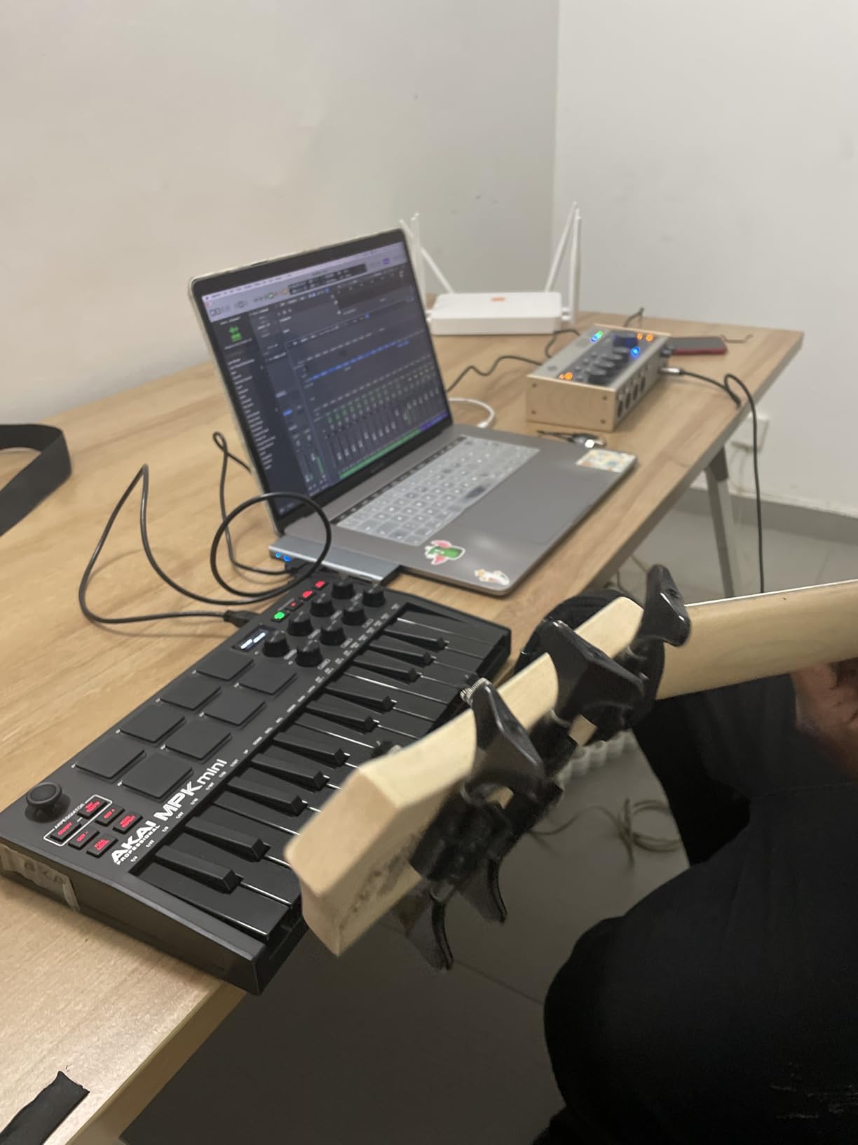 Akai Professional MPK Mini MK3 - 25 Key USB MIDI Keyboard Controller With 8 Backlit Drum Pads, 8 Knobs, Music Production Software and Native Instruments Sound Package (NKS Integration), Grey - Customer Photo 1