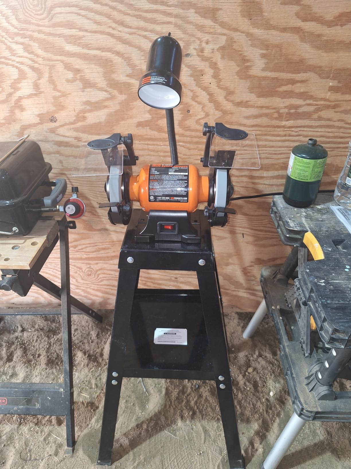 WEN BG4276 2.1-Amp 6-Inch Single Speed Bench Grinder with Flexible Work Light - Customer Photo 1