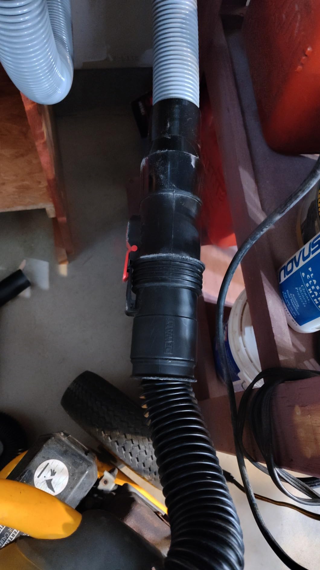 DEWALT Portable 6 Gallon 5 Horsepower Wall-Mounted Garage Wet Dry Vacuum Cleaner DXV06G - Customer Photo 1
