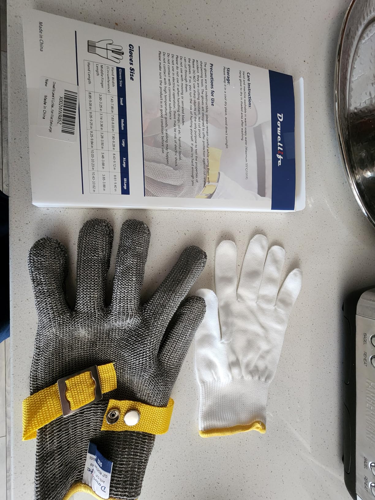 Dowellife ANSI A9 Cut Resistant Glove Food Grade, Stainless Steel Mesh Metal Knife Cutting Glove for Butcher Oyster Shucking Kitchen Mandoline Chef Slicing Fish Fillet (Large) - Customer Photo 2