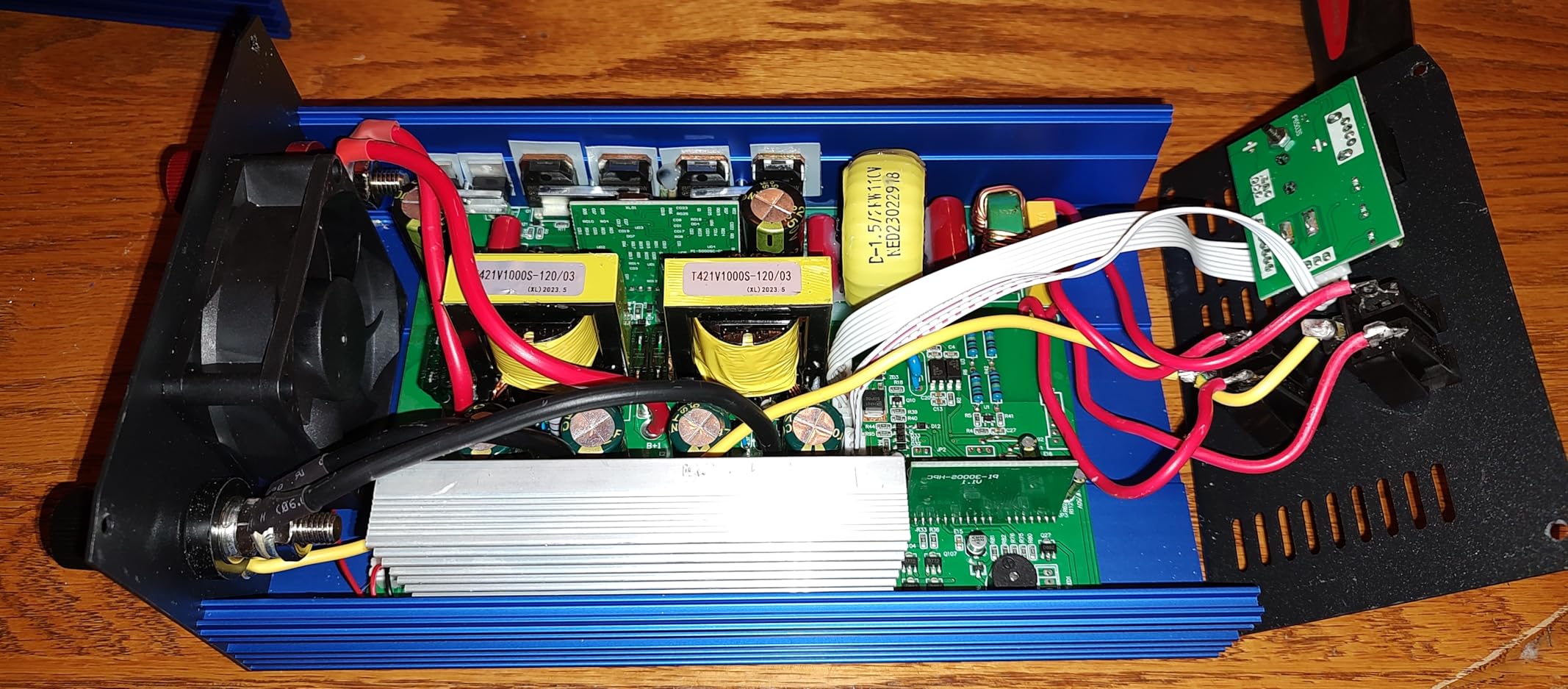 Pure Sine Wave Power Inverter 1000W DC12V to AC 110V with Dual sockets and USB, LCD Remote kit. (1000W) - Customer Photo 3