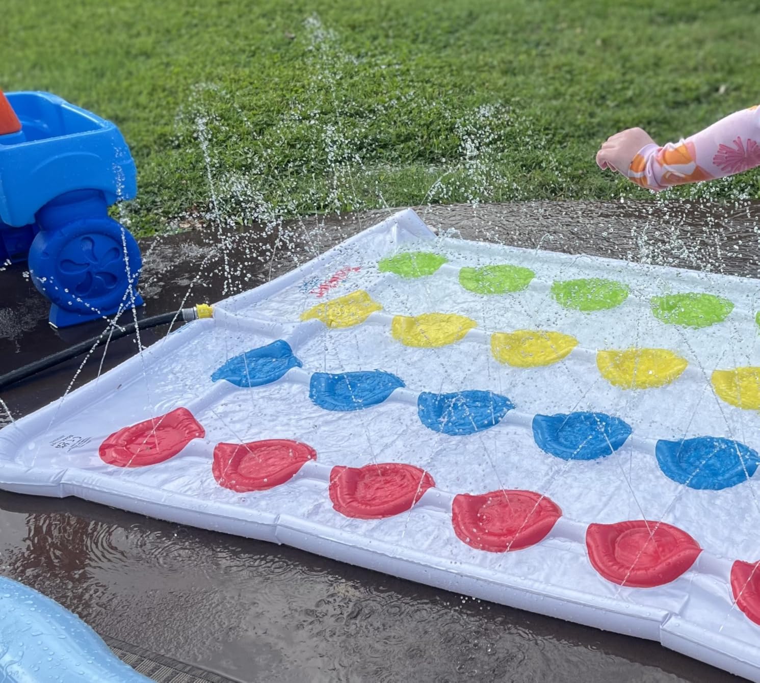 Hasbro Twister Splash – Summer Toys for Kids, 68 x 52 inches - Customer Photo 1