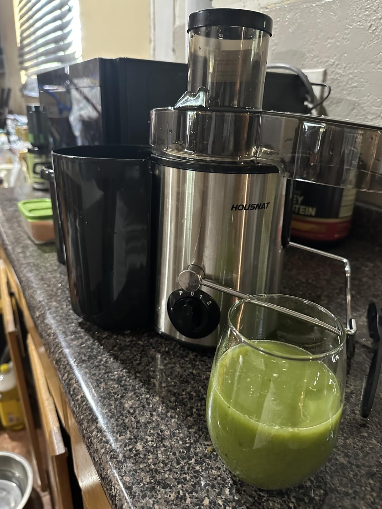 Juicer Machine, HOUSNAT Centrifugal Juicer,Extractor Max Power 800W Juice, 65MM Chute for Whole Fruit and Vegetables, Juice Extractor with 3 Speeds Quick Juicing, Easy to Clean, BPA Free,Silver - Customer Photo 1