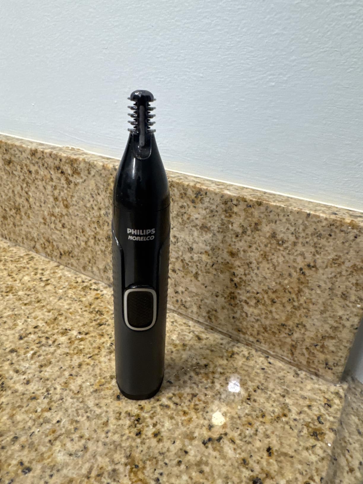 Norelco Philips Nose Trimmer 3000, for Nose, Ears Eyebrows, NT3600/62 - Customer Photo 2