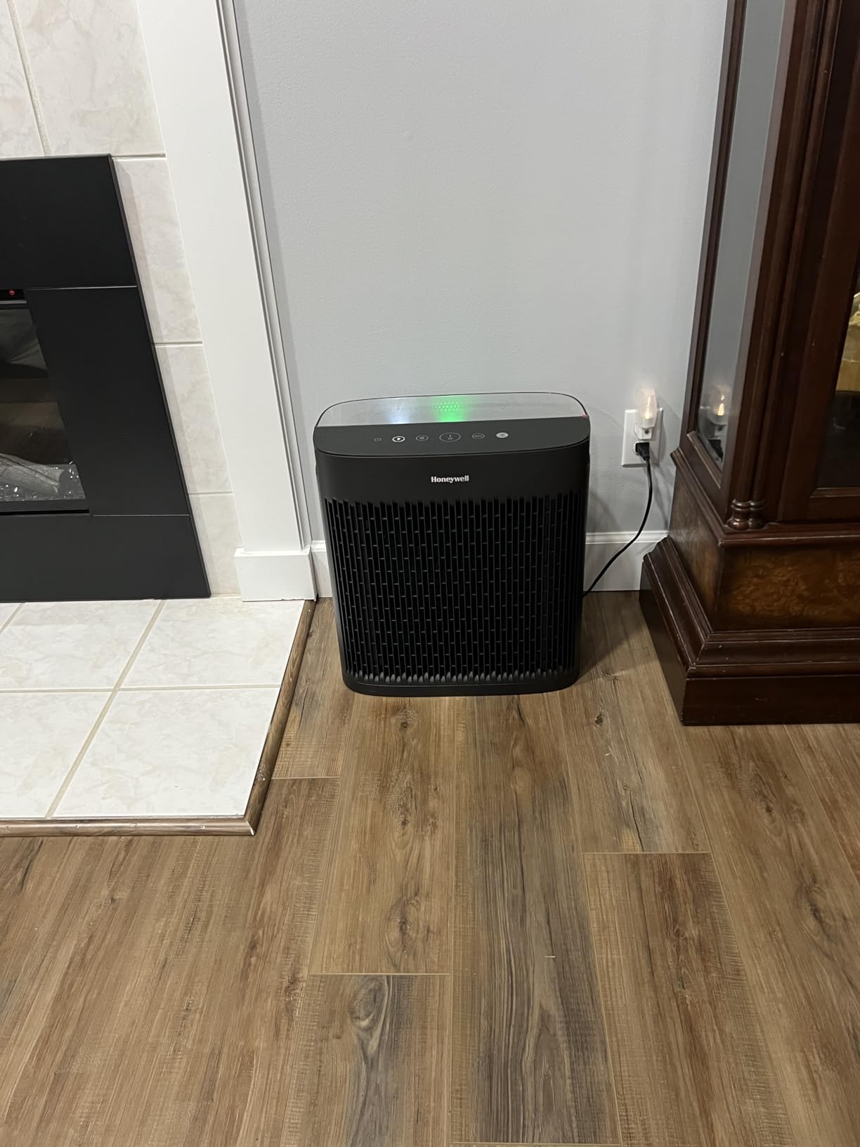 Honeywell Allergen Plus HEPA Air Purifier for Home, Large Rooms up to 900 Ft², Turbo Clean, HEPA Filter Reduces Allergens, Dust, Pollen, Pet Dander, All Smoke Types, Odors, Black, HPA5100B - Customer Photo 2