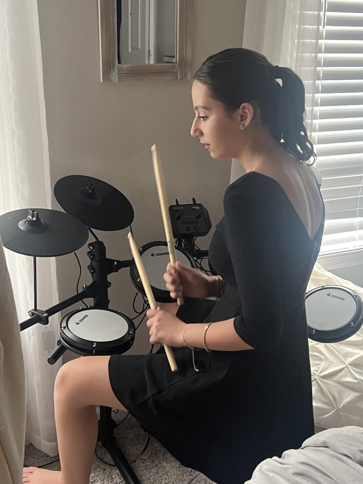 Donner DED-80 Electronic Drum Set with 4 Quiet Mesh Pads, 180+ Sounds, 2 Pedals, Throne, Headphones, Sticks, and Melodics Lessons - Customer Photo 1