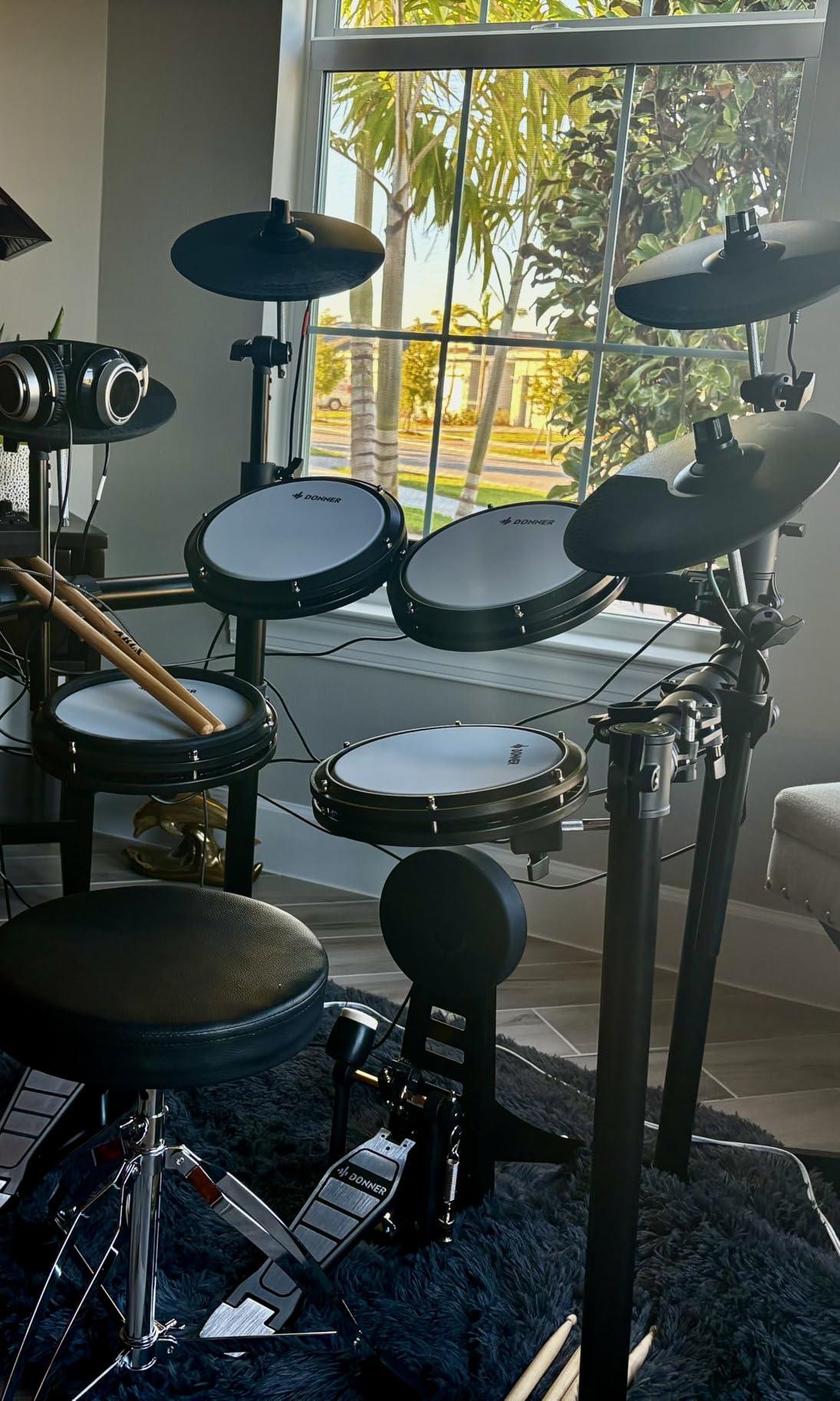 Donner DED-200X Electronic Drum Set, Electric Drum Kit with Quiet Mesh Drum Pads, 2 Cymbals w/Choke, 31 Kits and 450+ Sounds, Throne, Headphones, Sticks, USB MIDI, Melodics Lessons (5 Pads, 4 Cymbals) customer photo 2